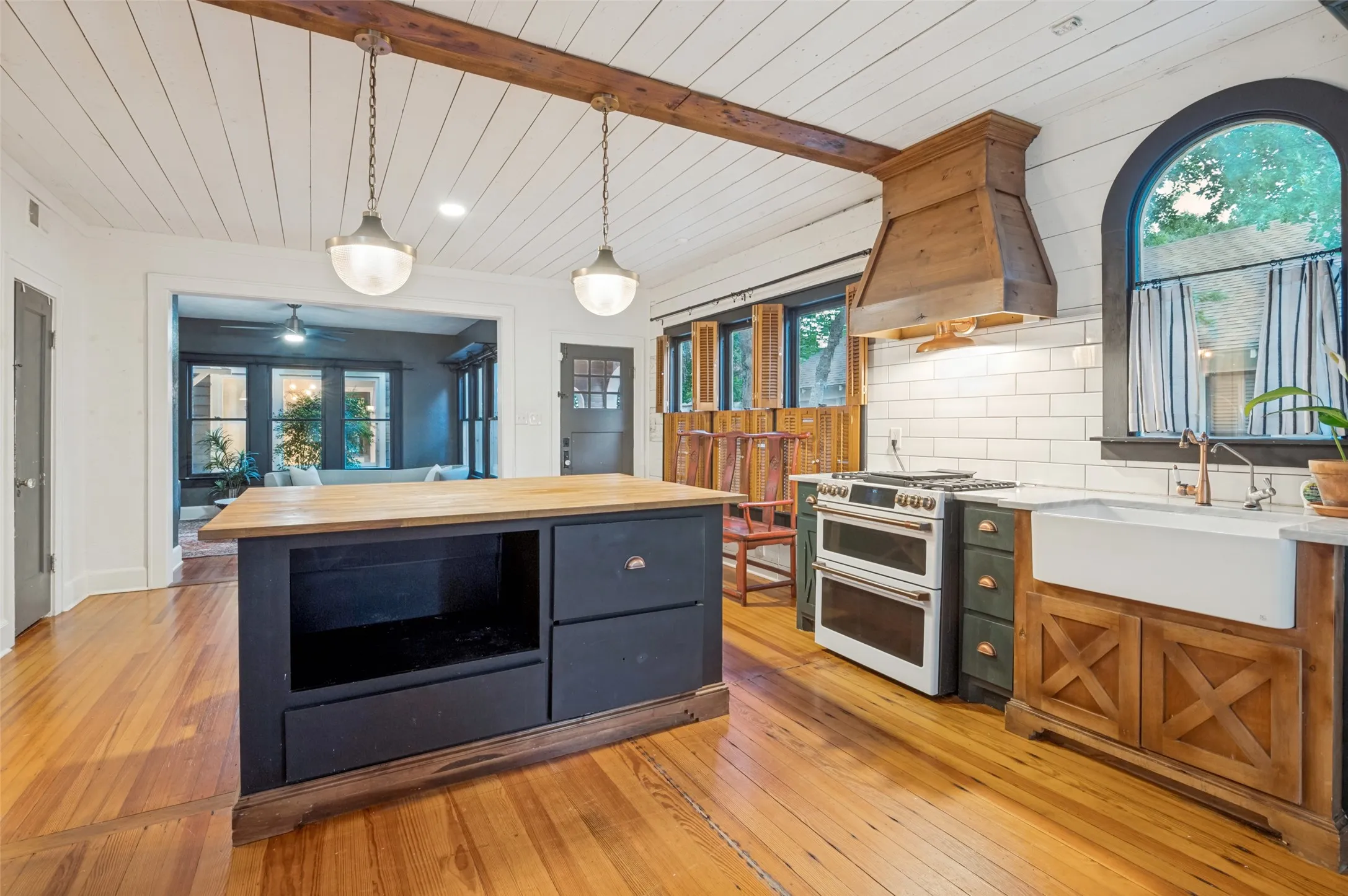 Lots of room for family gatherings!