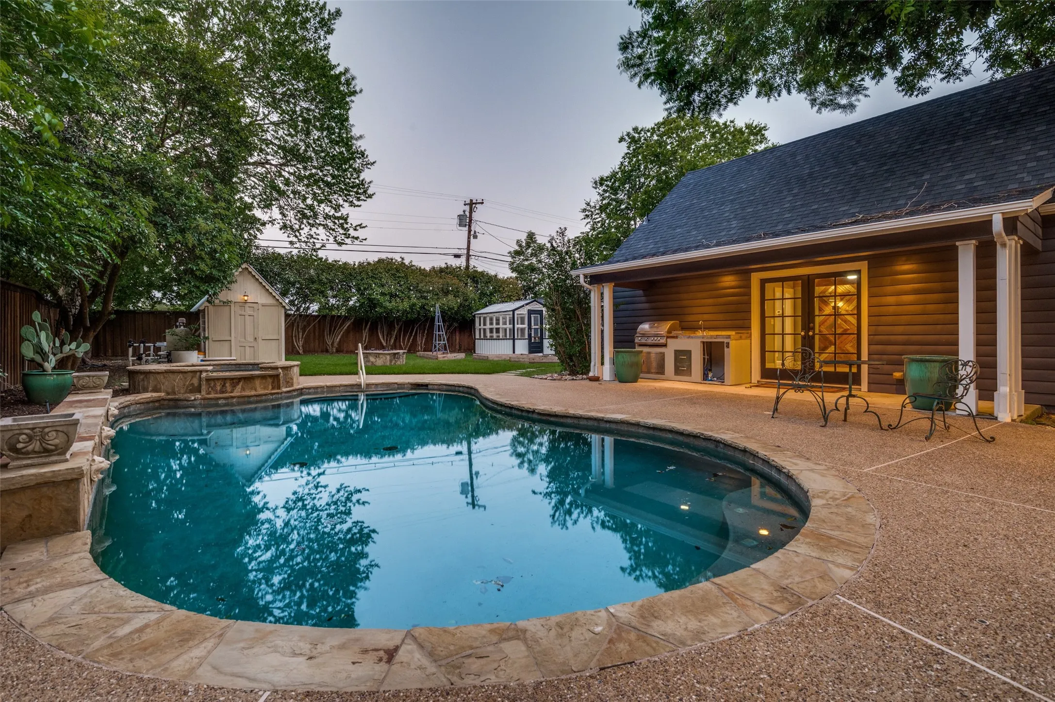 Single Family Residence For Sale in Ellis County , 306 Harbin Avenue, Waxahachie, Texas 75165, 4 Bedroom, 3 Bathroom, 2 Garage spaces, 3,897 Sqft, built in 1926, mls#21297094, Real Estate Agent in Waxahachie, Homes For Sale in Ellis county, Homes For Sale in Waxahachie, Realtor in Waxahachie Texas, Real Estate Brokerage Independent Realty Texas, Luminita Cordes Realtor