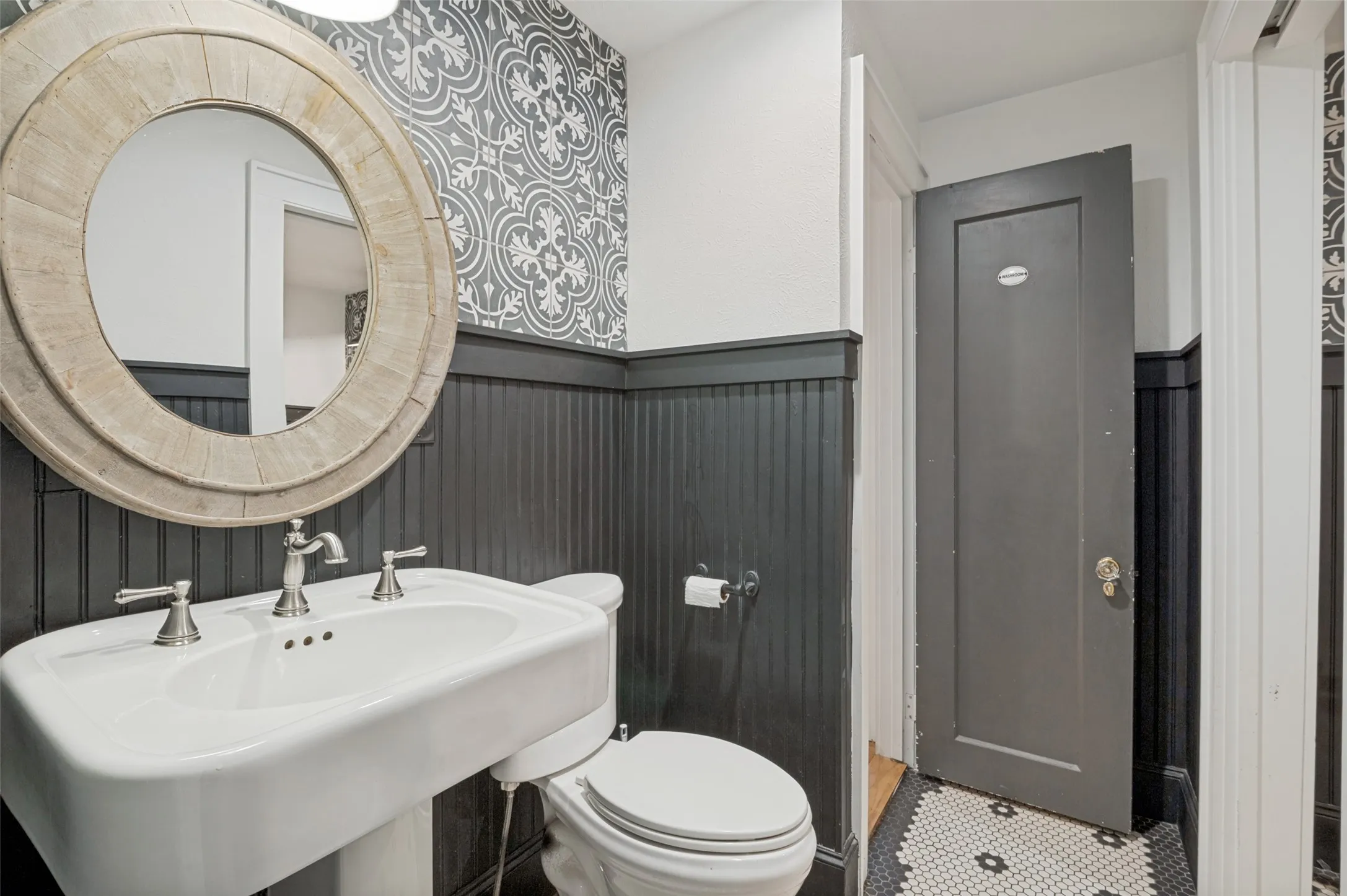 Single Family Residence For Sale in Ellis County , 306 Harbin Avenue, Waxahachie, Texas 75165, 4 Bedroom, 3 Bathroom, 2 Garage spaces, 3,897 Sqft, built in 1926, mls#21297094, Real Estate Agent in Waxahachie, Homes For Sale in Ellis county, Homes For Sale in Waxahachie, Realtor in Waxahachie Texas, Real Estate Brokerage Independent Realty Texas, Luminita Cordes Realtor