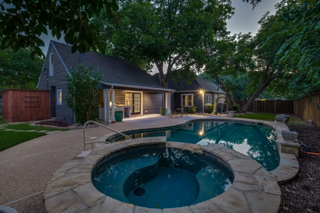 A serene backyard to enjoy a quiet evening