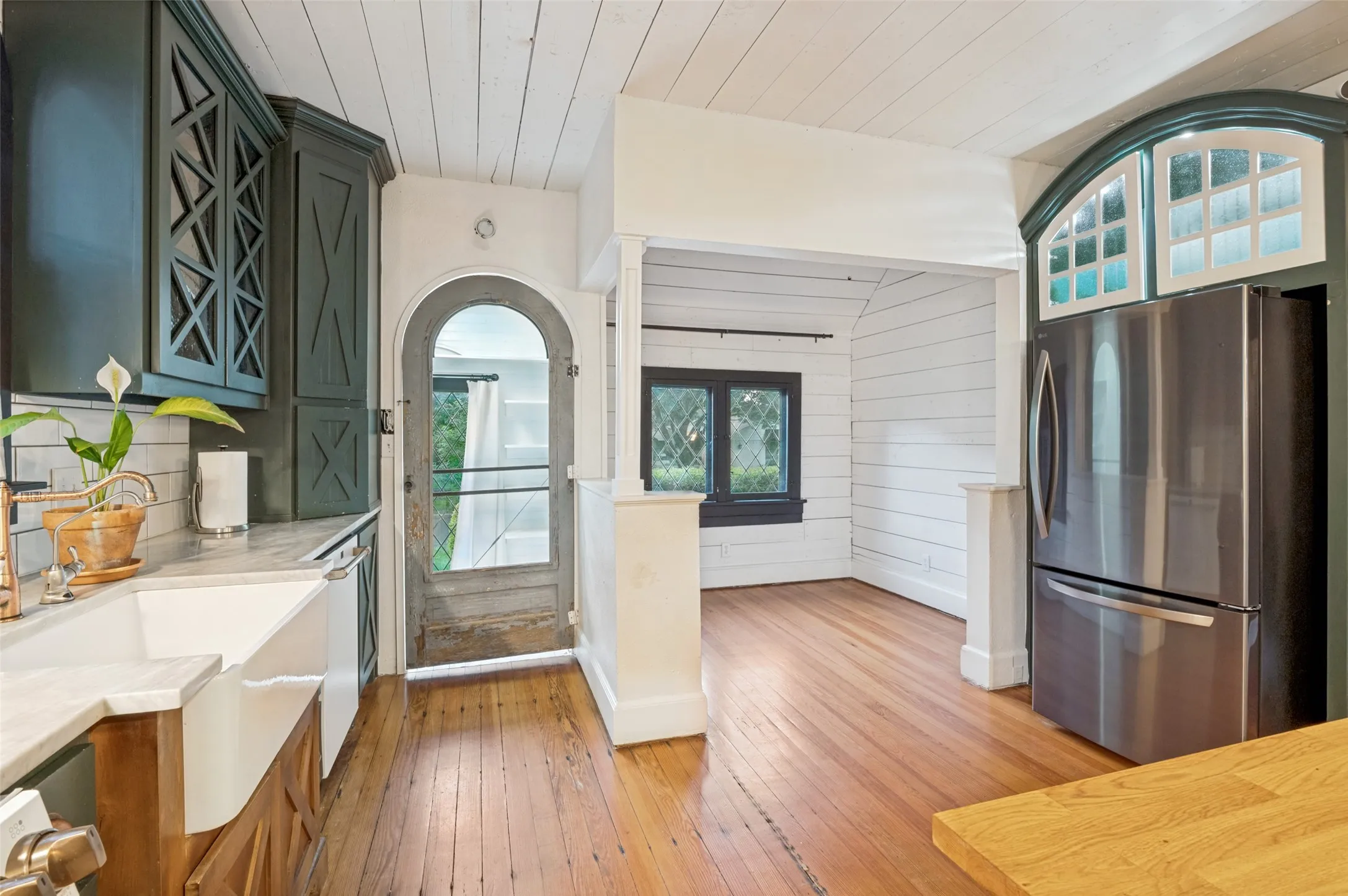Two pantries, cozy breakfast room and hardwood flooring!