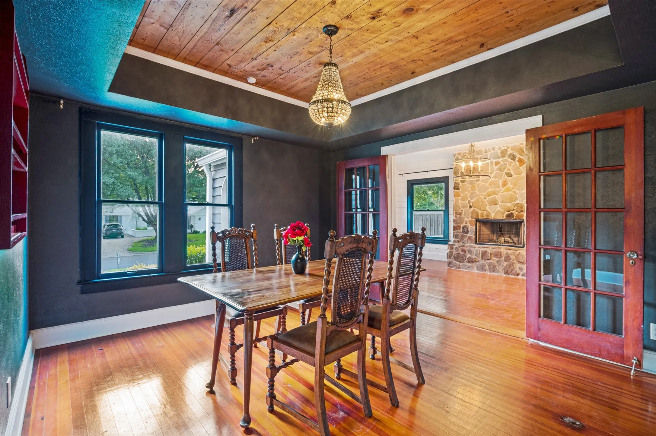 Perfectly located between the living and kitchen area