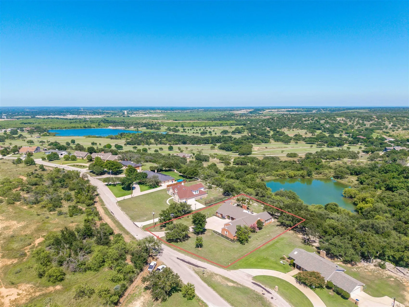 Single Family Residence For Sale in Brown County , 19 Spring Hollow, Brownwood, Texas 76801, 4 Bedroom, 3 Bathroom, 3 Garage spaces, 3,364 Sqft, built in 1990, mls#21307238, Real Estate Agent in Brownwood, Homes For Sale in Brown county, Homes For Sale in Brownwood, Realtor in Brownwood Texas, Real Estate Brokerage Independent Realty Texas, Luminita Cordes Realtor