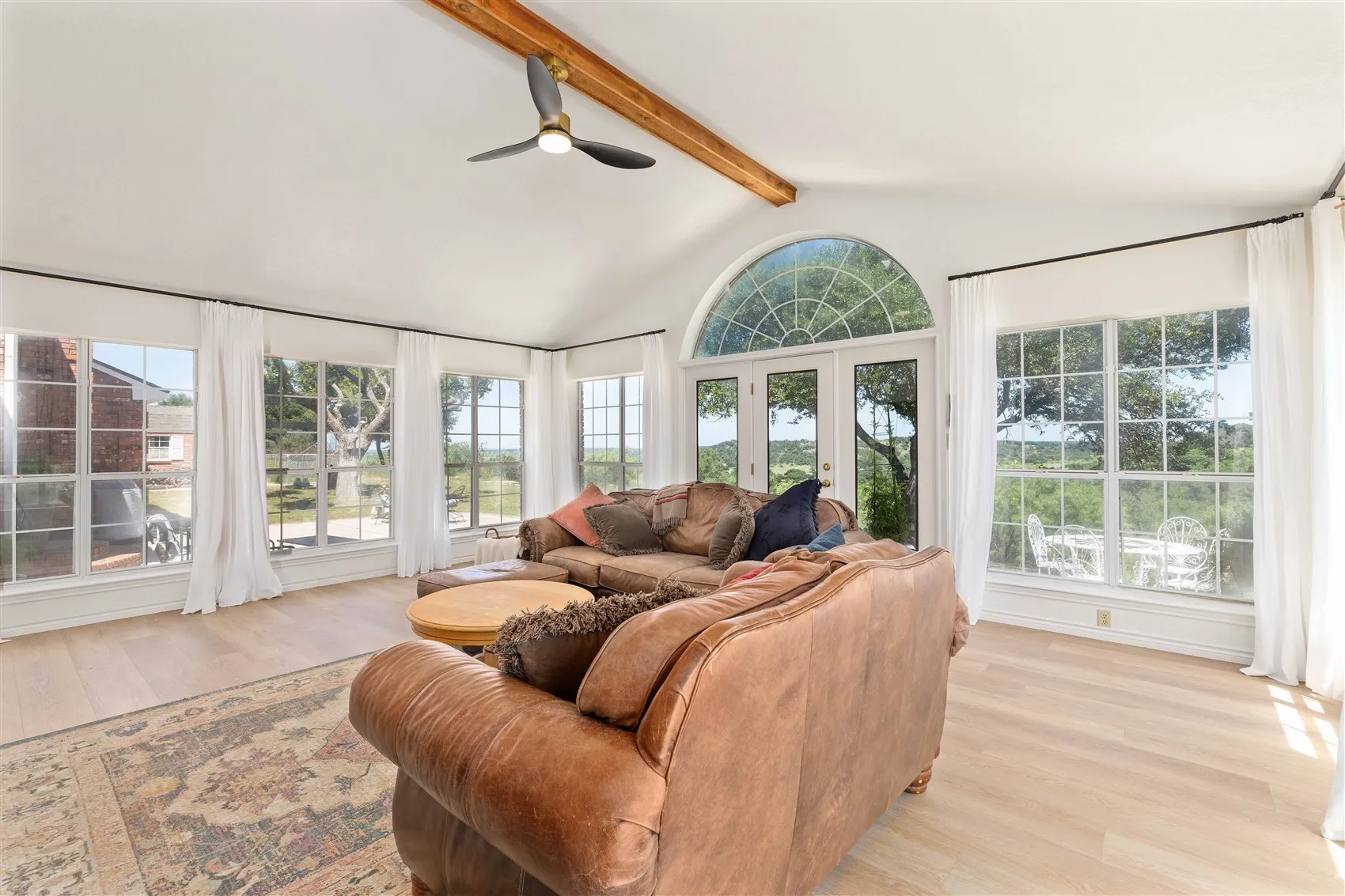 Single Family Residence For Sale in Brown County , 19 Spring Hollow, Brownwood, Texas 76801, 4 Bedroom, 3 Bathroom, 3 Garage spaces, 3,364 Sqft, built in 1990, mls#21307238, Real Estate Agent in Brownwood, Homes For Sale in Brown county, Homes For Sale in Brownwood, Realtor in Brownwood Texas, Real Estate Brokerage Independent Realty Texas, Luminita Cordes Realtor