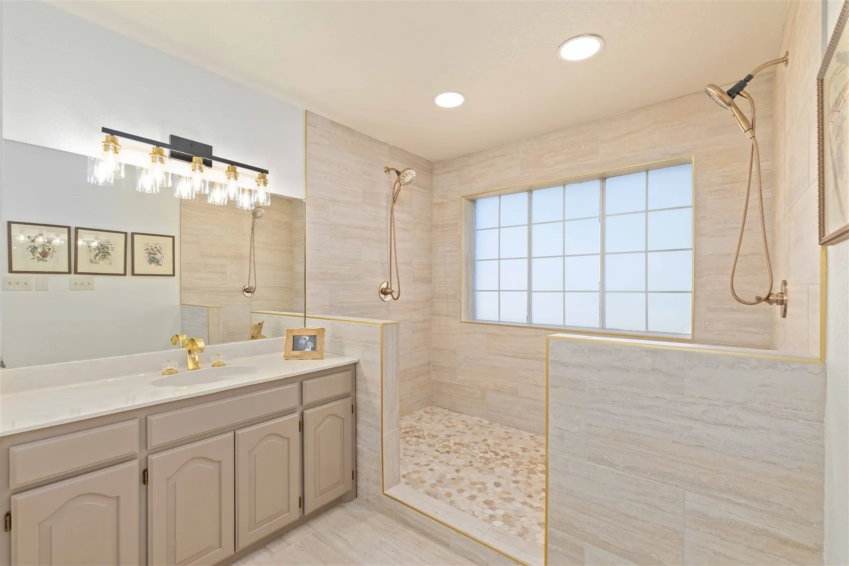 Single Family Residence For Sale in Brown County , 19 Spring Hollow, Brownwood, Texas 76801, 4 Bedroom, 3 Bathroom, 3 Garage spaces, 3,364 Sqft, built in 1990, mls#21307238, Real Estate Agent in Brownwood, Homes For Sale in Brown county, Homes For Sale in Brownwood, Realtor in Brownwood Texas, Real Estate Brokerage Independent Realty Texas, Luminita Cordes Realtor