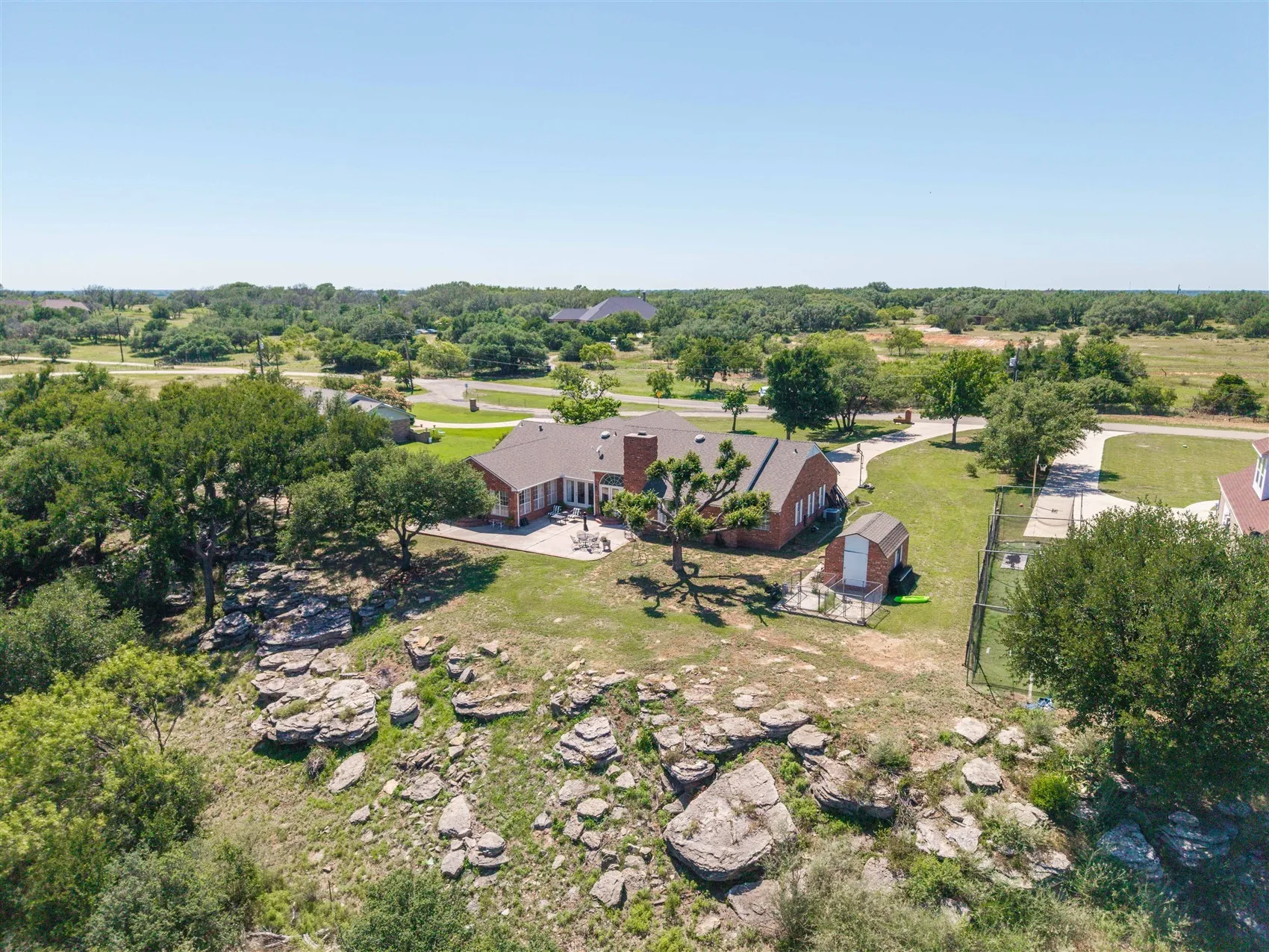 Single Family Residence For Sale in Brown County , 19 Spring Hollow, Brownwood, Texas 76801, 4 Bedroom, 3 Bathroom, 3 Garage spaces, 3,364 Sqft, built in 1990, mls#21307238, Real Estate Agent in Brownwood, Homes For Sale in Brown county, Homes For Sale in Brownwood, Realtor in Brownwood Texas, Real Estate Brokerage Independent Realty Texas, Luminita Cordes Realtor
