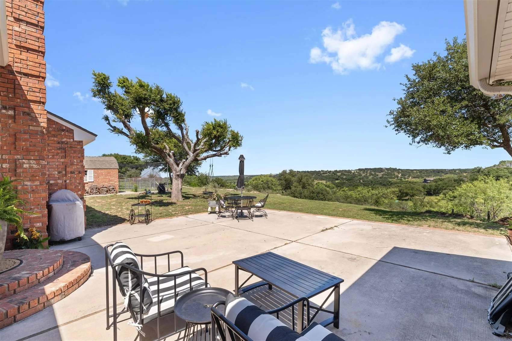 Single Family Residence For Sale in Brown County , 19 Spring Hollow, Brownwood, Texas 76801, 4 Bedroom, 3 Bathroom, 3 Garage spaces, 3,364 Sqft, built in 1990, mls#21307238, Real Estate Agent in Brownwood, Homes For Sale in Brown county, Homes For Sale in Brownwood, Realtor in Brownwood Texas, Real Estate Brokerage Independent Realty Texas, Luminita Cordes Realtor
