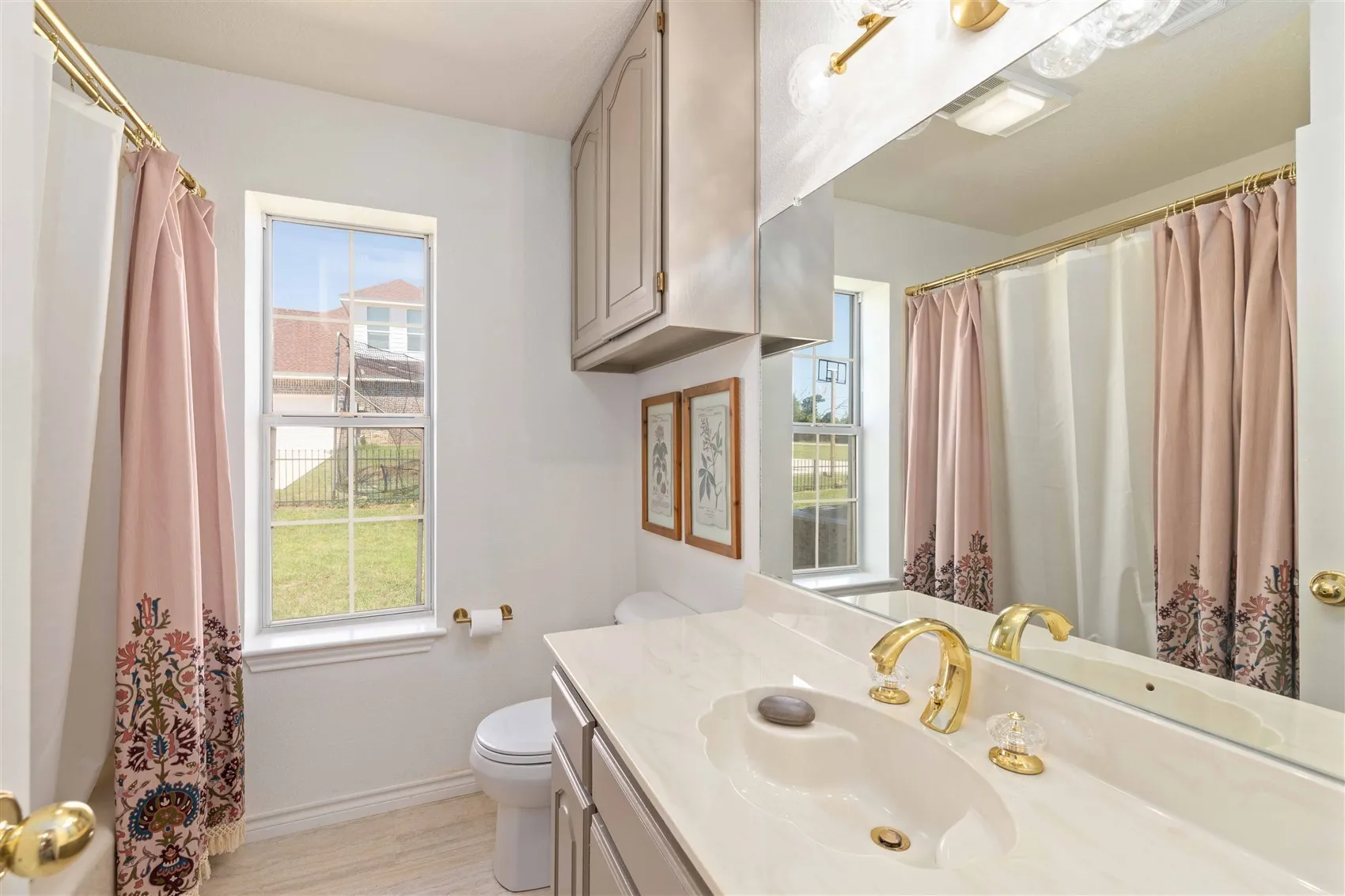 Single Family Residence For Sale in Brown County , 19 Spring Hollow, Brownwood, Texas 76801, 4 Bedroom, 3 Bathroom, 3 Garage spaces, 3,364 Sqft, built in 1990, mls#21307238, Real Estate Agent in Brownwood, Homes For Sale in Brown county, Homes For Sale in Brownwood, Realtor in Brownwood Texas, Real Estate Brokerage Independent Realty Texas, Luminita Cordes Realtor