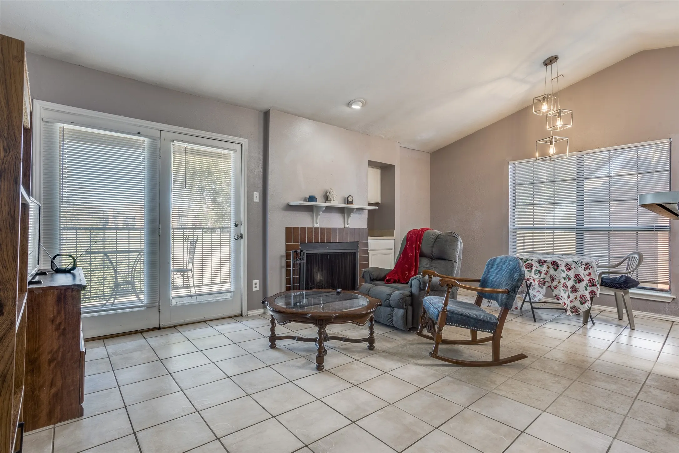Condominium For Sale in Dallas County , 5913 Lake Hubbard Parkway 221, Garland, Texas 75043, 2 Bedroom, 2 Bathroom, Garage spaces, 920 Sqft, built in 1981, Price $105,000, mls#21307694, Real Estate Agent in Garland, Homes For Sale in Dallas county, Homes For Sale in Garland, Realtor in Garland Texas, Real Estate Brokerage Independent Realty Texas, Luminita Cordes Realtor