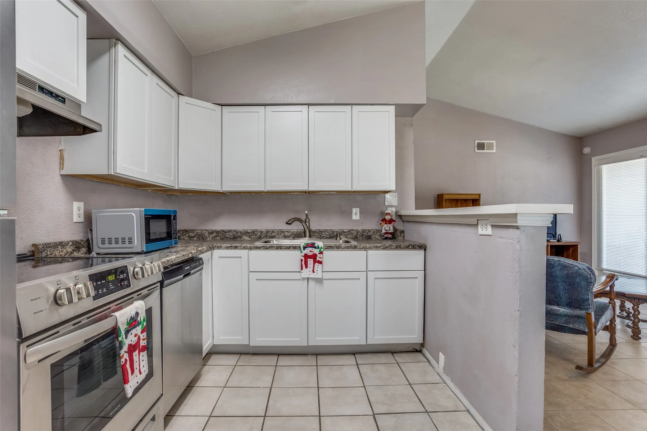 Condominium For Sale in Dallas County , 5913 Lake Hubbard Parkway 221, Garland, Texas 75043, 2 Bedroom, 2 Bathroom, Garage spaces, 920 Sqft, built in 1981, Price $105,000, mls#21307694, Real Estate Agent in Garland, Homes For Sale in Dallas county, Homes For Sale in Garland, Realtor in Garland Texas, Real Estate Brokerage Independent Realty Texas, Luminita Cordes Realtor