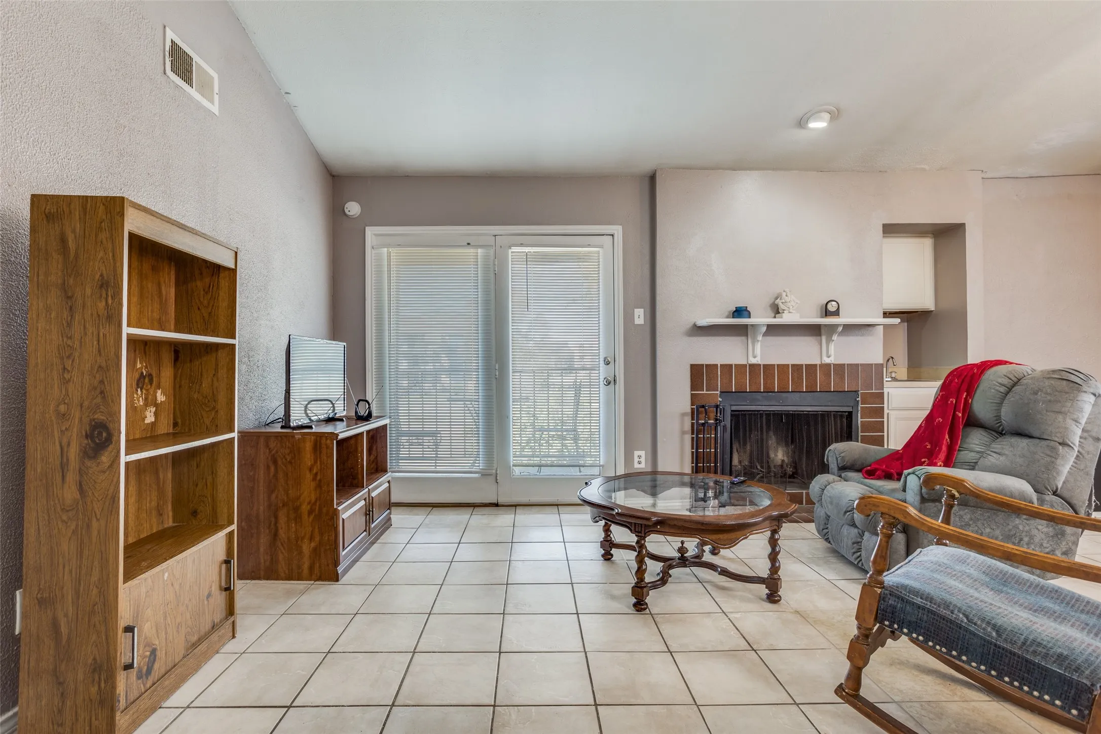 Condominium For Sale in Dallas County , 5913 Lake Hubbard Parkway 221, Garland, Texas 75043, 2 Bedroom, 2 Bathroom, Garage spaces, 920 Sqft, built in 1981, Price $105,000, mls#21307694, Real Estate Agent in Garland, Homes For Sale in Dallas county, Homes For Sale in Garland, Realtor in Garland Texas, Real Estate Brokerage Independent Realty Texas, Luminita Cordes Realtor
