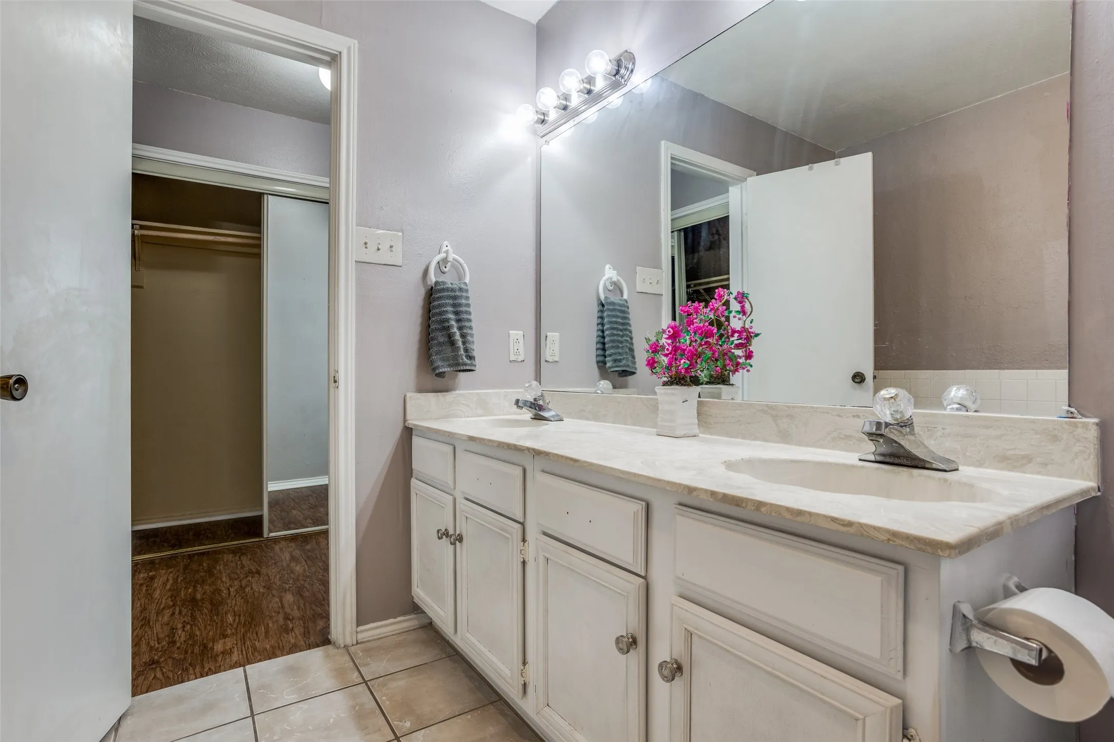 Condominium For Sale in Dallas County , 5913 Lake Hubbard Parkway 221, Garland, Texas 75043, 2 Bedroom, 2 Bathroom, Garage spaces, 920 Sqft, built in 1981, Price $105,000, mls#21307694, Real Estate Agent in Garland, Homes For Sale in Dallas county, Homes For Sale in Garland, Realtor in Garland Texas, Real Estate Brokerage Independent Realty Texas, Luminita Cordes Realtor