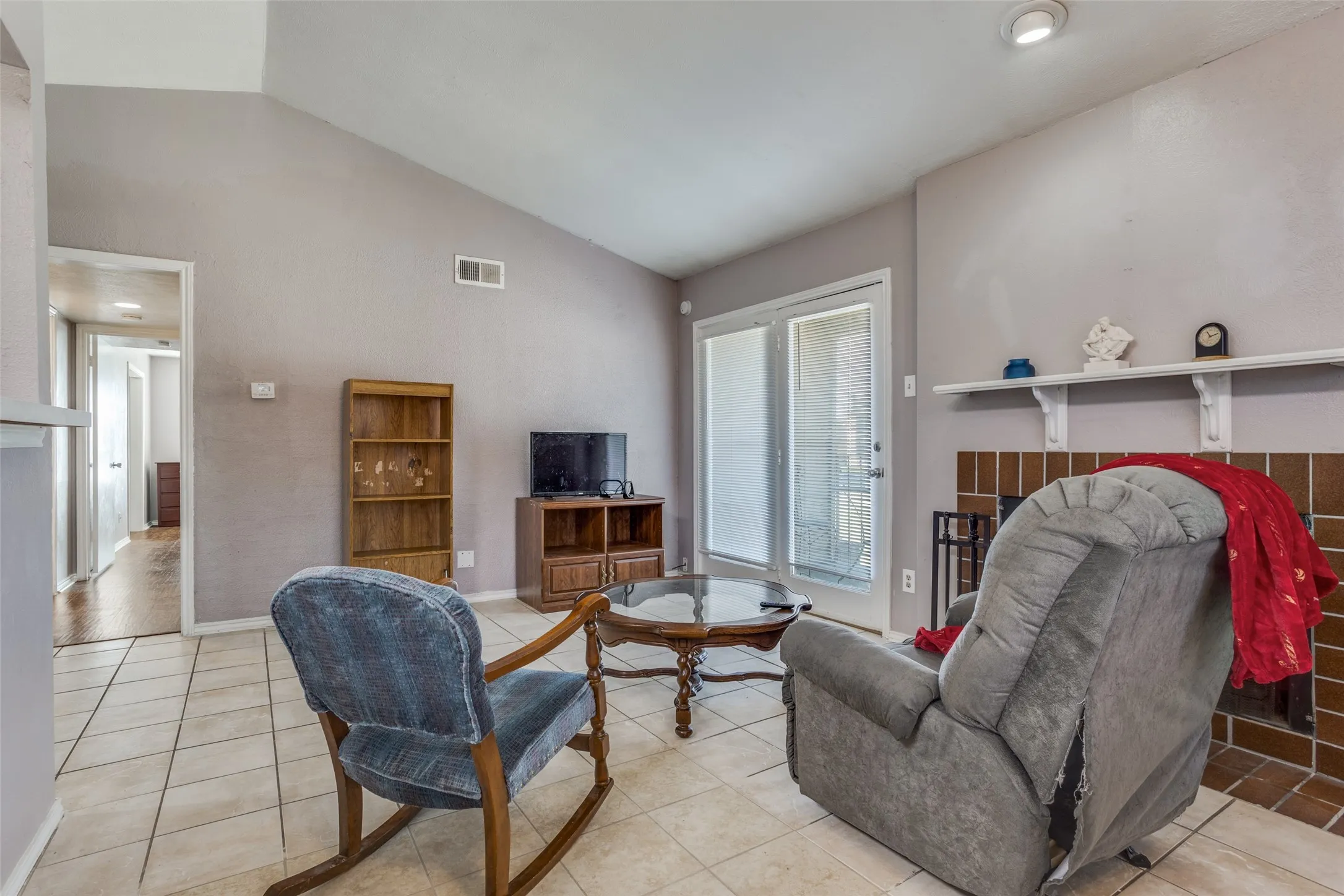 Condominium For Sale in Dallas County , 5913 Lake Hubbard Parkway 221, Garland, Texas 75043, 2 Bedroom, 2 Bathroom, Garage spaces, 920 Sqft, built in 1981, Price $105,000, mls#21307694, Real Estate Agent in Garland, Homes For Sale in Dallas county, Homes For Sale in Garland, Realtor in Garland Texas, Real Estate Brokerage Independent Realty Texas, Luminita Cordes Realtor