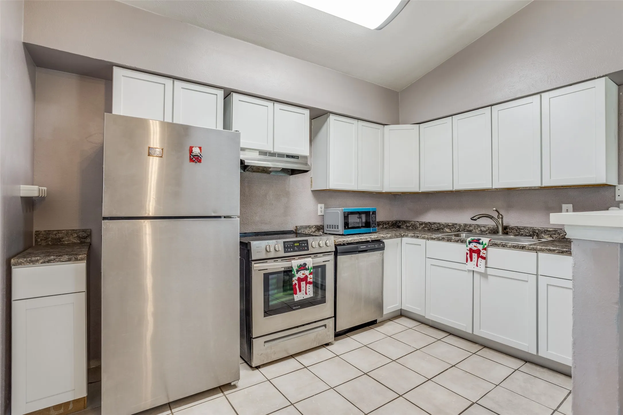 Condominium For Sale in Dallas County , 5913 Lake Hubbard Parkway 221, Garland, Texas 75043, 2 Bedroom, 2 Bathroom, Garage spaces, 920 Sqft, built in 1981, Price $105,000, mls#21307694, Real Estate Agent in Garland, Homes For Sale in Dallas county, Homes For Sale in Garland, Realtor in Garland Texas, Real Estate Brokerage Independent Realty Texas, Luminita Cordes Realtor