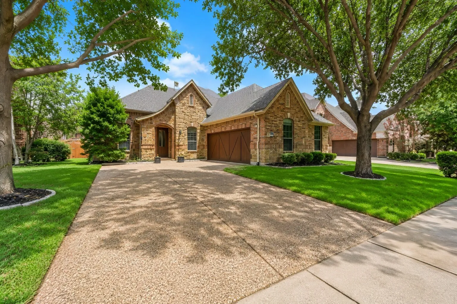 Single Family Residence For Sale in Tarrant County , 5833 Crescent Lane, Colleyville, Texas 76034, 3 Bedroom, 3 Bathroom, 2 Garage spaces, 2,695 Sqft, built in 2004, mls#21304052, Real Estate Agent in Colleyville, Homes For Sale in Tarrant county, Homes For Sale in Colleyville, Realtor in Colleyville Texas, Real Estate Brokerage Independent Realty Texas, Luminita Cordes Realtor