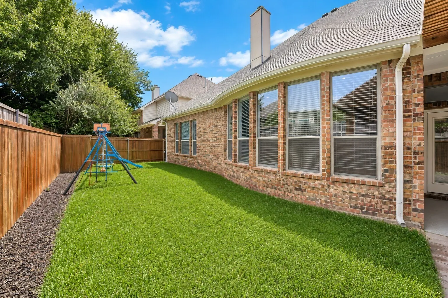 Single Family Residence For Sale in Tarrant County , 5833 Crescent Lane, Colleyville, Texas 76034, 3 Bedroom, 3 Bathroom, 2 Garage spaces, 2,695 Sqft, built in 2004, mls#21304052, Real Estate Agent in Colleyville, Homes For Sale in Tarrant county, Homes For Sale in Colleyville, Realtor in Colleyville Texas, Real Estate Brokerage Independent Realty Texas, Luminita Cordes Realtor