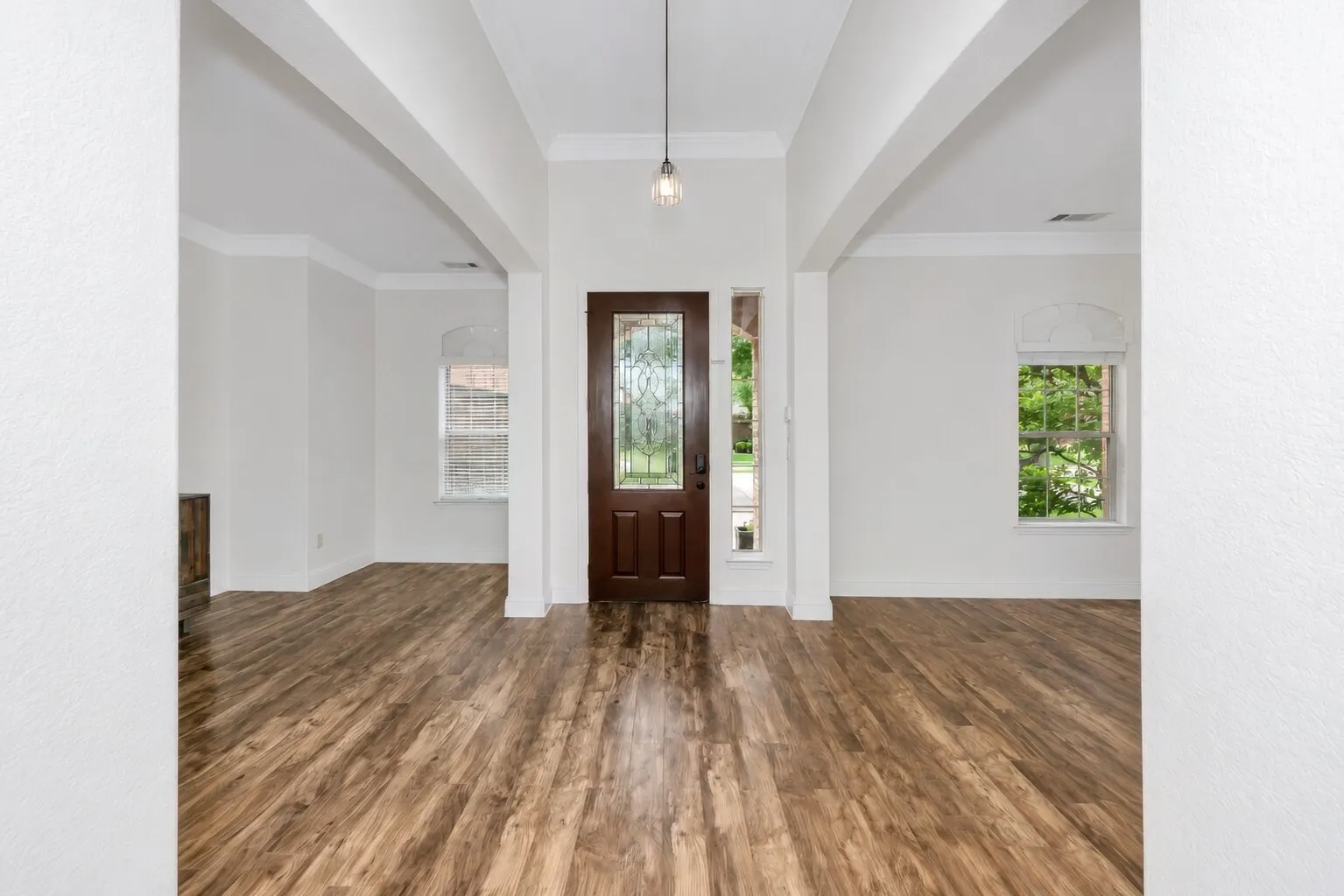 Single Family Residence For Sale in Tarrant County , 5833 Crescent Lane, Colleyville, Texas 76034, 3 Bedroom, 3 Bathroom, 2 Garage spaces, 2,695 Sqft, built in 2004, mls#21304052, Real Estate Agent in Colleyville, Homes For Sale in Tarrant county, Homes For Sale in Colleyville, Realtor in Colleyville Texas, Real Estate Brokerage Independent Realty Texas, Luminita Cordes Realtor