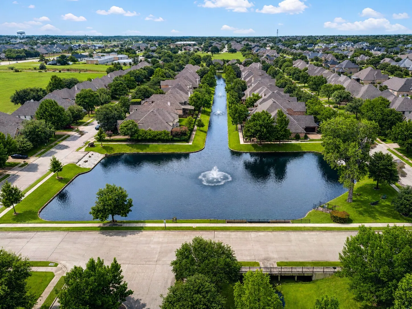 Single Family Residence For Sale in Tarrant County , 5833 Crescent Lane, Colleyville, Texas 76034, 3 Bedroom, 3 Bathroom, 2 Garage spaces, 2,695 Sqft, built in 2004, mls#21304052, Real Estate Agent in Colleyville, Homes For Sale in Tarrant county, Homes For Sale in Colleyville, Realtor in Colleyville Texas, Real Estate Brokerage Independent Realty Texas, Luminita Cordes Realtor