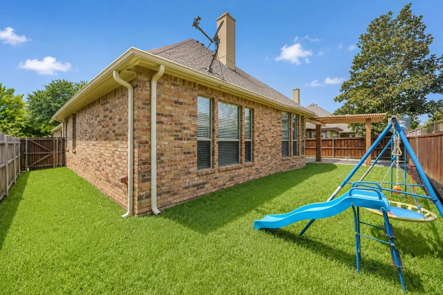 Single Family Residence For Sale in Tarrant County , 5833 Crescent Lane, Colleyville, Texas 76034, 3 Bedroom, 3 Bathroom, 2 Garage spaces, 2,695 Sqft, built in 2004, mls#21304052, Real Estate Agent in Colleyville, Homes For Sale in Tarrant county, Homes For Sale in Colleyville, Realtor in Colleyville Texas, Real Estate Brokerage Independent Realty Texas, Luminita Cordes Realtor