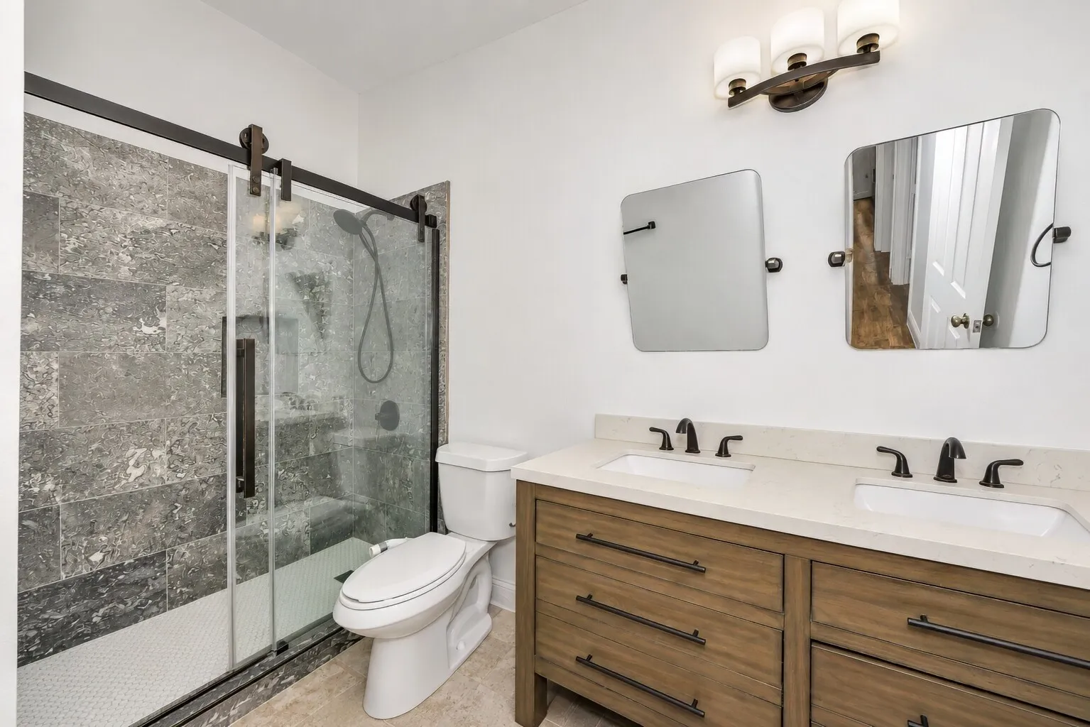 Single Family Residence For Sale in Tarrant County , 5833 Crescent Lane, Colleyville, Texas 76034, 3 Bedroom, 3 Bathroom, 2 Garage spaces, 2,695 Sqft, built in 2004, mls#21304052, Real Estate Agent in Colleyville, Homes For Sale in Tarrant county, Homes For Sale in Colleyville, Realtor in Colleyville Texas, Real Estate Brokerage Independent Realty Texas, Luminita Cordes Realtor