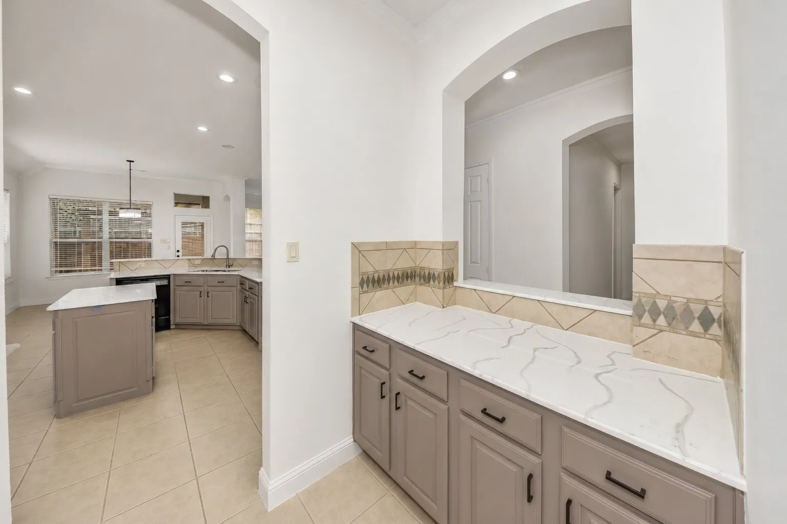 Single Family Residence For Sale in Tarrant County , 5833 Crescent Lane, Colleyville, Texas 76034, 3 Bedroom, 3 Bathroom, 2 Garage spaces, 2,695 Sqft, built in 2004, mls#21304052, Real Estate Agent in Colleyville, Homes For Sale in Tarrant county, Homes For Sale in Colleyville, Realtor in Colleyville Texas, Real Estate Brokerage Independent Realty Texas, Luminita Cordes Realtor