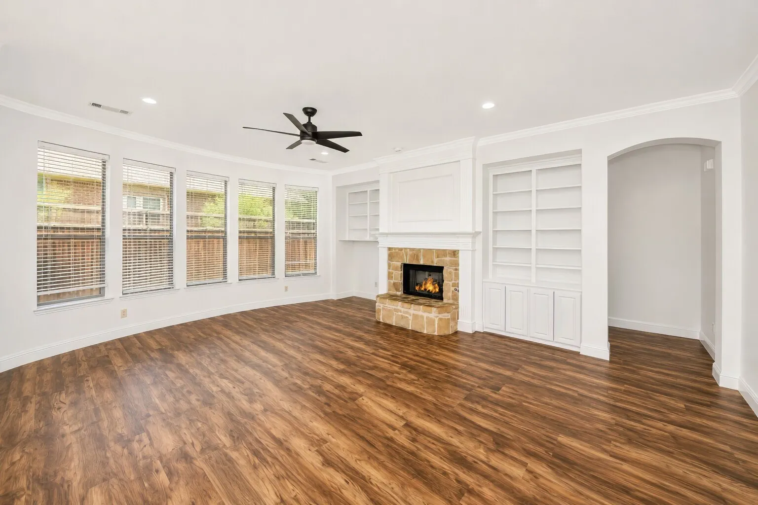Single Family Residence For Sale in Tarrant County , 5833 Crescent Lane, Colleyville, Texas 76034, 3 Bedroom, 3 Bathroom, 2 Garage spaces, 2,695 Sqft, built in 2004, mls#21304052, Real Estate Agent in Colleyville, Homes For Sale in Tarrant county, Homes For Sale in Colleyville, Realtor in Colleyville Texas, Real Estate Brokerage Independent Realty Texas, Luminita Cordes Realtor