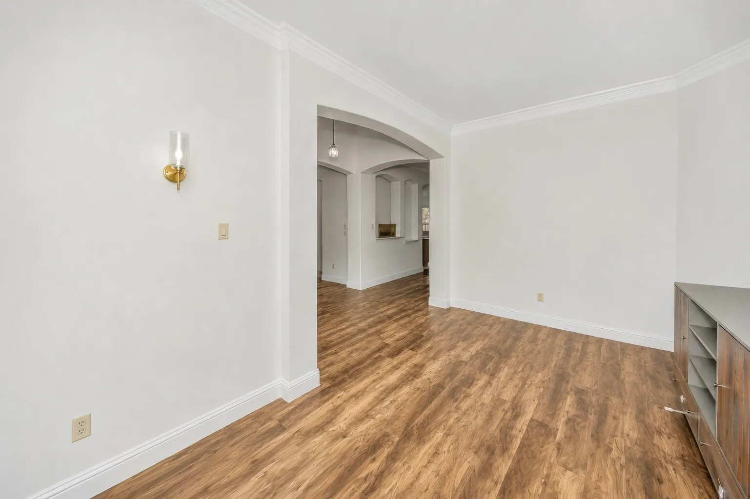 Single Family Residence For Sale in Tarrant County , 5833 Crescent Lane, Colleyville, Texas 76034, 3 Bedroom, 3 Bathroom, 2 Garage spaces, 2,695 Sqft, built in 2004, mls#21304052, Real Estate Agent in Colleyville, Homes For Sale in Tarrant county, Homes For Sale in Colleyville, Realtor in Colleyville Texas, Real Estate Brokerage Independent Realty Texas, Luminita Cordes Realtor