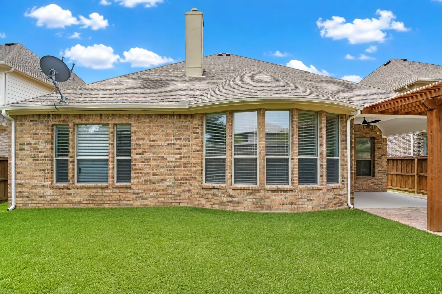 Single Family Residence For Sale in Tarrant County , 5833 Crescent Lane, Colleyville, Texas 76034, 3 Bedroom, 3 Bathroom, 2 Garage spaces, 2,695 Sqft, built in 2004, mls#21304052, Real Estate Agent in Colleyville, Homes For Sale in Tarrant county, Homes For Sale in Colleyville, Realtor in Colleyville Texas, Real Estate Brokerage Independent Realty Texas, Luminita Cordes Realtor