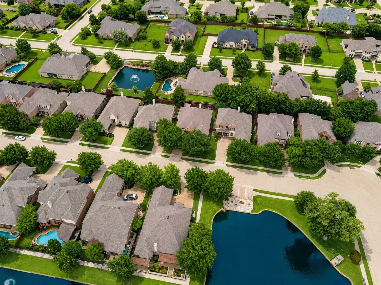 Single Family Residence For Sale in Tarrant County , 5833 Crescent Lane, Colleyville, Texas 76034, 3 Bedroom, 3 Bathroom, 2 Garage spaces, 2,695 Sqft, built in 2004, mls#21304052, Real Estate Agent in Colleyville, Homes For Sale in Tarrant county, Homes For Sale in Colleyville, Realtor in Colleyville Texas, Real Estate Brokerage Independent Realty Texas, Luminita Cordes Realtor
