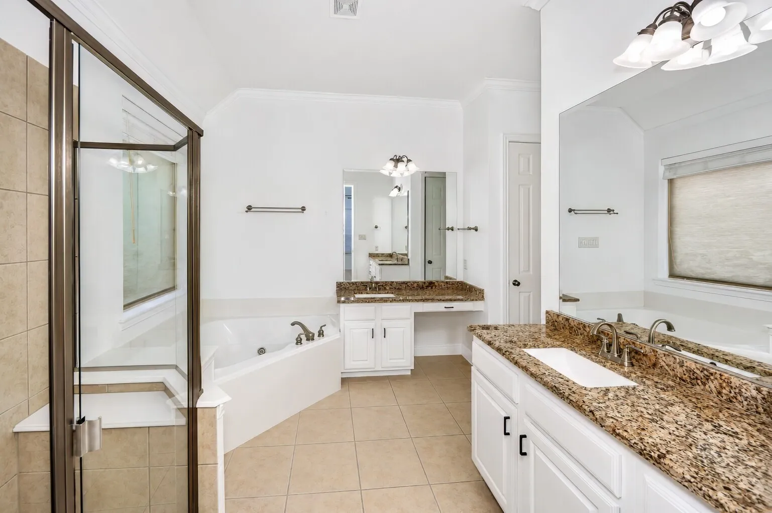 Single Family Residence For Sale in Tarrant County , 5833 Crescent Lane, Colleyville, Texas 76034, 3 Bedroom, 3 Bathroom, 2 Garage spaces, 2,695 Sqft, built in 2004, mls#21304052, Real Estate Agent in Colleyville, Homes For Sale in Tarrant county, Homes For Sale in Colleyville, Realtor in Colleyville Texas, Real Estate Brokerage Independent Realty Texas, Luminita Cordes Realtor