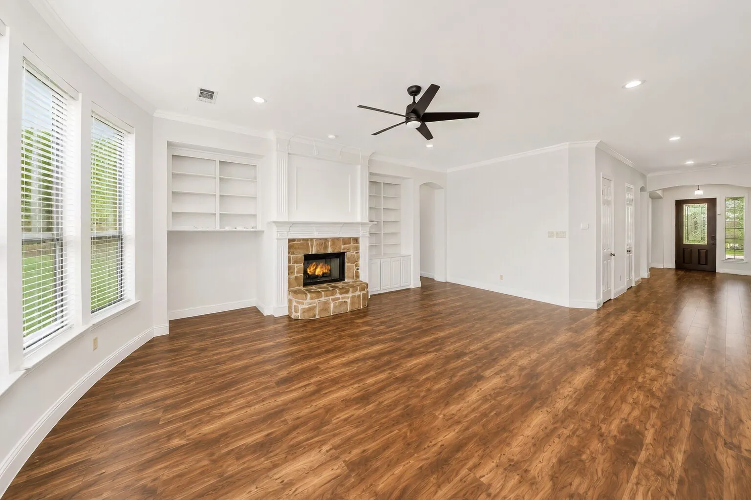 Single Family Residence For Sale in Tarrant County , 5833 Crescent Lane, Colleyville, Texas 76034, 3 Bedroom, 3 Bathroom, 2 Garage spaces, 2,695 Sqft, built in 2004, mls#21304052, Real Estate Agent in Colleyville, Homes For Sale in Tarrant county, Homes For Sale in Colleyville, Realtor in Colleyville Texas, Real Estate Brokerage Independent Realty Texas, Luminita Cordes Realtor
