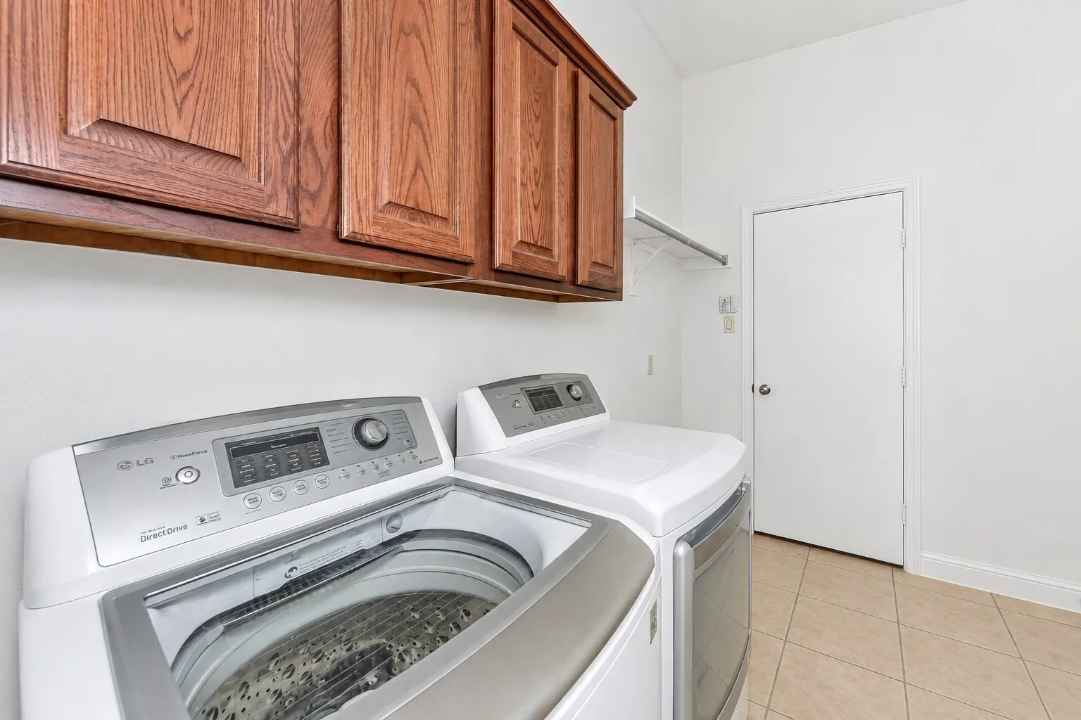 Single Family Residence For Sale in Tarrant County , 5833 Crescent Lane, Colleyville, Texas 76034, 3 Bedroom, 3 Bathroom, 2 Garage spaces, 2,695 Sqft, built in 2004, mls#21304052, Real Estate Agent in Colleyville, Homes For Sale in Tarrant county, Homes For Sale in Colleyville, Realtor in Colleyville Texas, Real Estate Brokerage Independent Realty Texas, Luminita Cordes Realtor