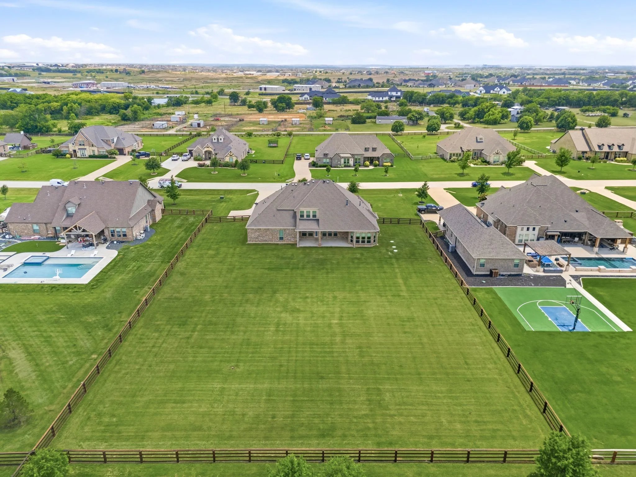 Single Family Residence For Sale in Denton County , 1426 Flanagan Farm Drive, Northlake, Texas 76226, 4 Bedroom, 5 Bathroom, 3 Garage spaces, 4,115 Sqft, built in 2017, mls#21302927, Real Estate Agent in Northlake, Homes For Sale in Denton county, Homes For Sale in Northlake, Realtor in Northlake Texas, Real Estate Brokerage Independent Realty Texas, Luminita Cordes Realtor