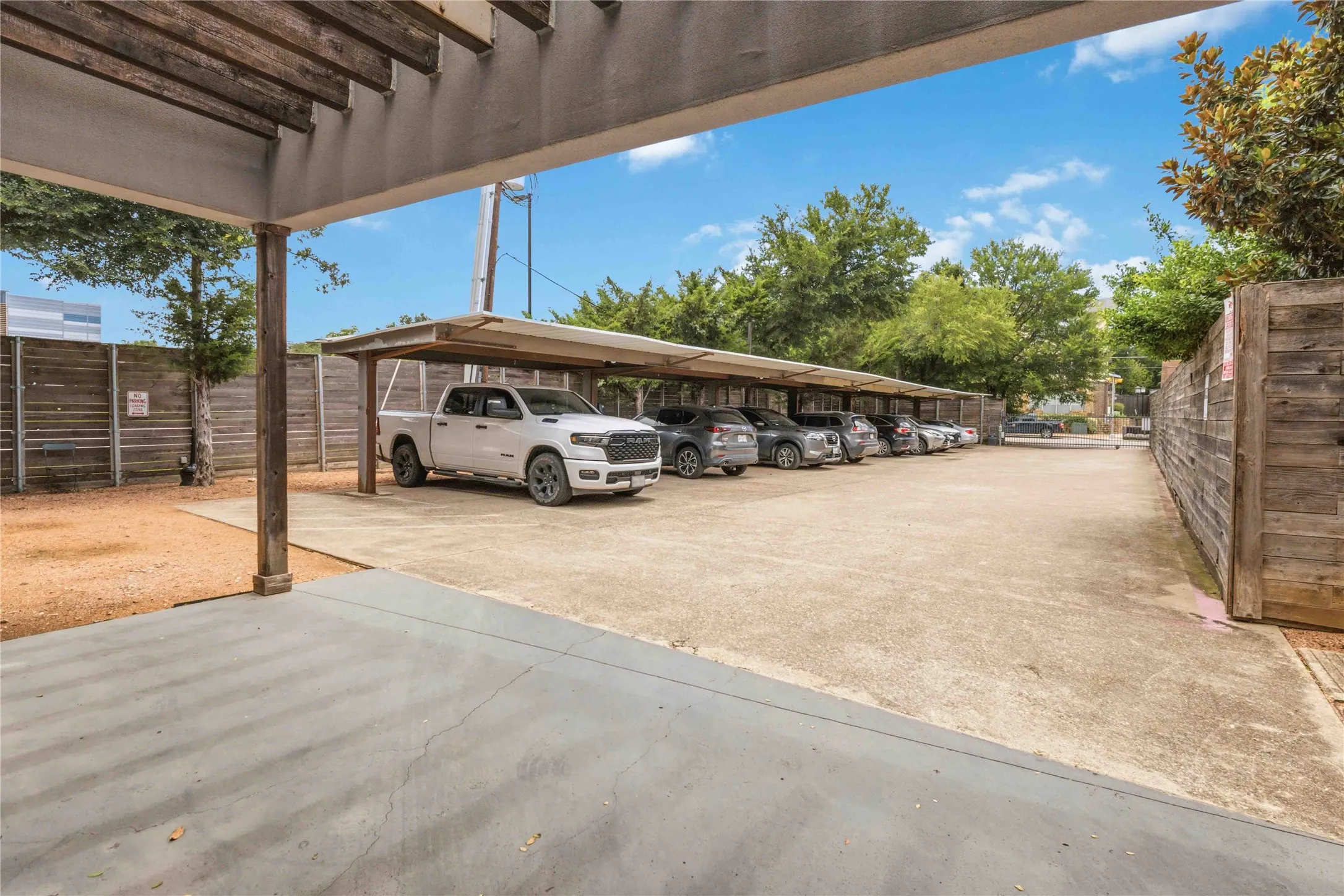 Condominium For Sale in Dallas County , 5111 Manett Street 207, Dallas, Texas 75206, 1 Bedroom, 1 Bathroom, Garage spaces, 728 Sqft, built in 2001, mls#21306838, Real Estate Agent in Dallas, Homes For Sale in Dallas county, Homes For Sale in Dallas, Realtor in Dallas Texas, Real Estate Brokerage Independent Realty Texas, Luminita Cordes Realtor