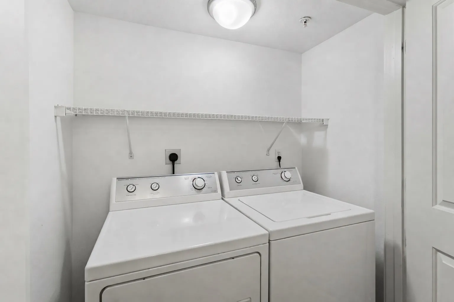 Condominium For Sale in Dallas County , 5111 Manett Street 207, Dallas, Texas 75206, 1 Bedroom, 1 Bathroom, Garage spaces, 728 Sqft, built in 2001, mls#21306838, Real Estate Agent in Dallas, Homes For Sale in Dallas county, Homes For Sale in Dallas, Realtor in Dallas Texas, Real Estate Brokerage Independent Realty Texas, Luminita Cordes Realtor