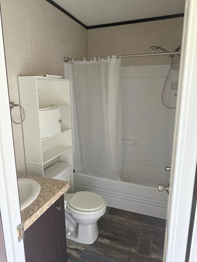 Mobile Home For Sale in Kaufman County , Lot 4 County Road 122, Kaufman, Texas 75142, 2 Bedroom, 2 Bathroom, 1 Garage spaces, 896 Sqft, built in 2018, mls#21307671, Real Estate Agent in Kaufman, Homes For Sale in Kaufman county, Homes For Sale in Kaufman, Realtor in Kaufman Texas, Real Estate Brokerage Independent Realty Texas, Luminita Cordes Realtor