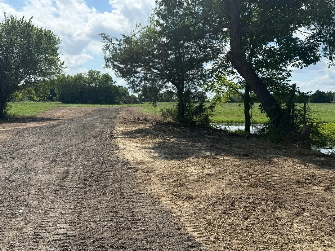 Mobile Home For Sale in Kaufman County , Lot 4 County Road 122, Kaufman, Texas 75142, 2 Bedroom, 2 Bathroom, 1 Garage spaces, 896 Sqft, built in 2018, mls#21307671, Real Estate Agent in Kaufman, Homes For Sale in Kaufman county, Homes For Sale in Kaufman, Realtor in Kaufman Texas, Real Estate Brokerage Independent Realty Texas, Luminita Cordes Realtor