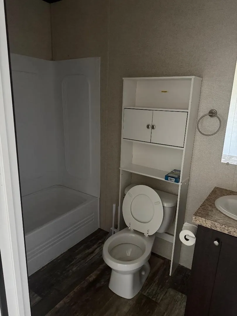 Mobile Home For Sale in Kaufman County , Lot 4 County Road 122, Kaufman, Texas 75142, 2 Bedroom, 2 Bathroom, 1 Garage spaces, 896 Sqft, built in 2018, mls#21307671, Real Estate Agent in Kaufman, Homes For Sale in Kaufman county, Homes For Sale in Kaufman, Realtor in Kaufman Texas, Real Estate Brokerage Independent Realty Texas, Luminita Cordes Realtor