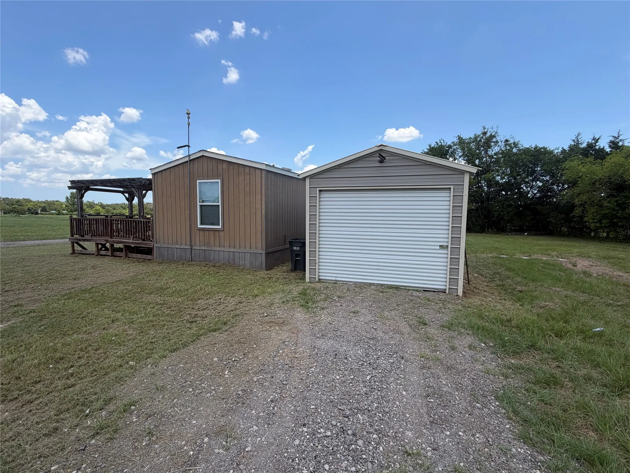 Mobile Home For Sale in Kaufman County , Lot 4 County Road 122, Kaufman, Texas 75142, 2 Bedroom, 2 Bathroom, 1 Garage spaces, 896 Sqft, built in 2018, mls#21307671, Real Estate Agent in Kaufman, Homes For Sale in Kaufman county, Homes For Sale in Kaufman, Realtor in Kaufman Texas, Real Estate Brokerage Independent Realty Texas, Luminita Cordes Realtor