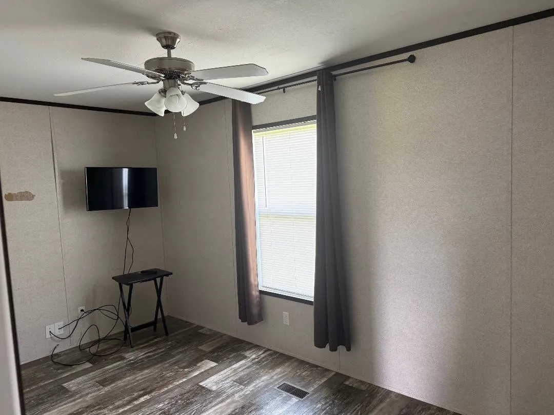 Mobile Home For Sale in Kaufman County , Lot 4 County Road 122, Kaufman, Texas 75142, 2 Bedroom, 2 Bathroom, 1 Garage spaces, 896 Sqft, built in 2018, mls#21307671, Real Estate Agent in Kaufman, Homes For Sale in Kaufman county, Homes For Sale in Kaufman, Realtor in Kaufman Texas, Real Estate Brokerage Independent Realty Texas, Luminita Cordes Realtor