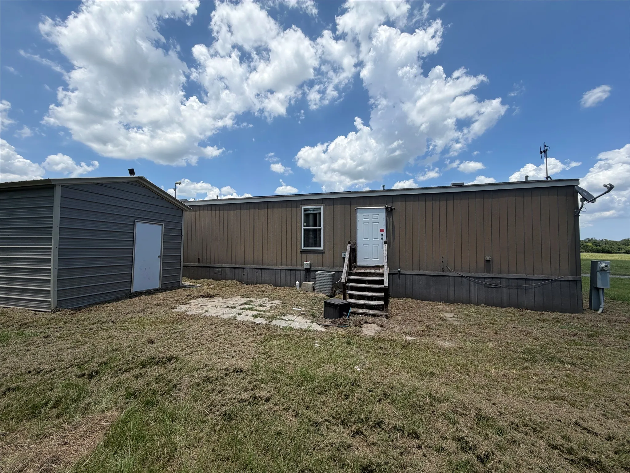 Mobile Home For Sale in Kaufman County , Lot 4 County Road 122, Kaufman, Texas 75142, 2 Bedroom, 2 Bathroom, 1 Garage spaces, 896 Sqft, built in 2018, mls#21307671, Real Estate Agent in Kaufman, Homes For Sale in Kaufman county, Homes For Sale in Kaufman, Realtor in Kaufman Texas, Real Estate Brokerage Independent Realty Texas, Luminita Cordes Realtor