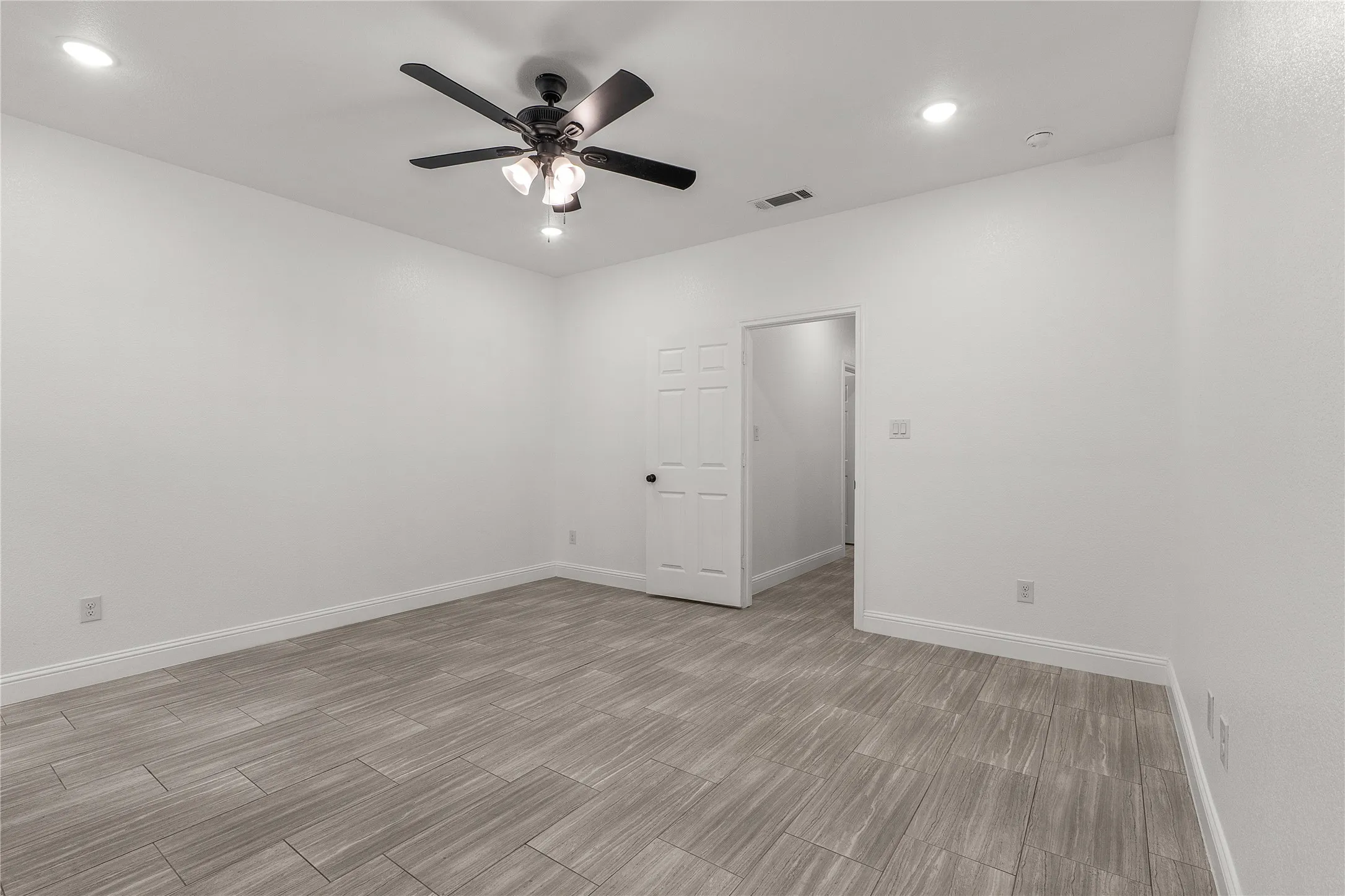 Single Family Residence For Sale in Tarrant County , 5120 Elgin Street, Fort Worth, Texas 76105, 3 Bedroom, 3 Bathroom, 2 Garage spaces, 1,800 Sqft, built in 2026, mls#21307698, Real Estate Agent in Fort Worth, Homes For Sale in Tarrant county, Homes For Sale in Fort Worth, Realtor in Fort Worth Texas, Real Estate Brokerage Independent Realty Texas, Luminita Cordes Realtor