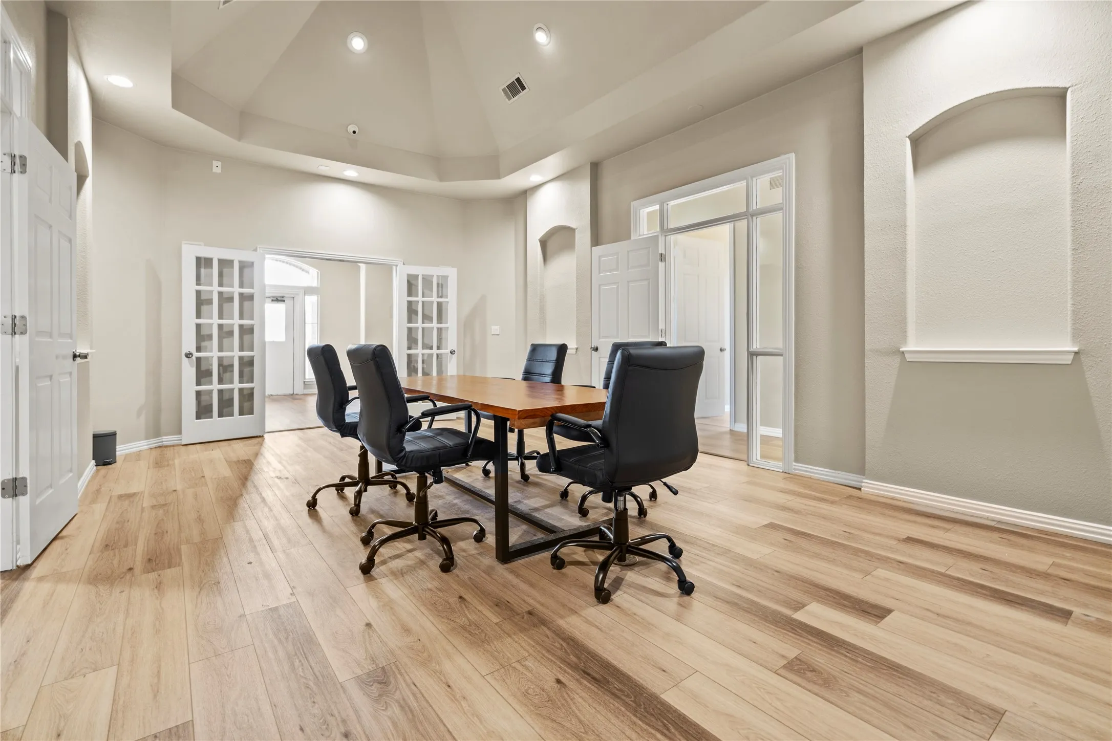Office For Rent in Tarrant County , 2204 Park Springs Boulevard, Arlington, Texas 76013, 0, 0, Garage spaces, 0 Sqft, built in 1997, mls#21307708, Real Estate Agent in Arlington, Homes For Rent in Tarrant county, Homes For Rent in Arlington, Realtor in Arlington Texas, Real Estate Brokerage Independent Realty Texas, Luminita Cordes Realtor