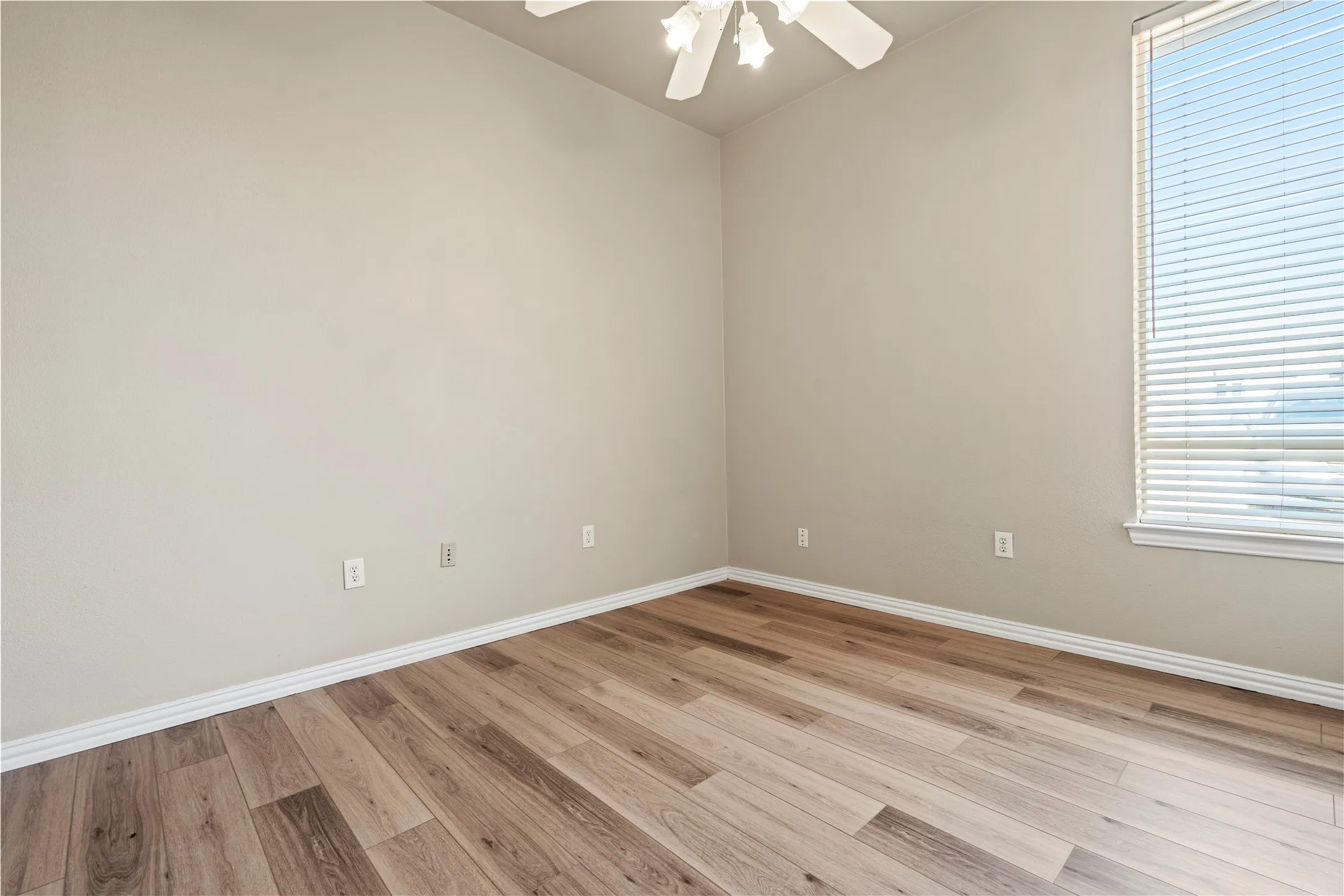 Office For Rent in Tarrant County , 2204 Park Springs Boulevard, Arlington, Texas 76013, 0, 0, Garage spaces, 0 Sqft, built in 1997, mls#21307708, Real Estate Agent in Arlington, Homes For Rent in Tarrant county, Homes For Rent in Arlington, Realtor in Arlington Texas, Real Estate Brokerage Independent Realty Texas, Luminita Cordes Realtor