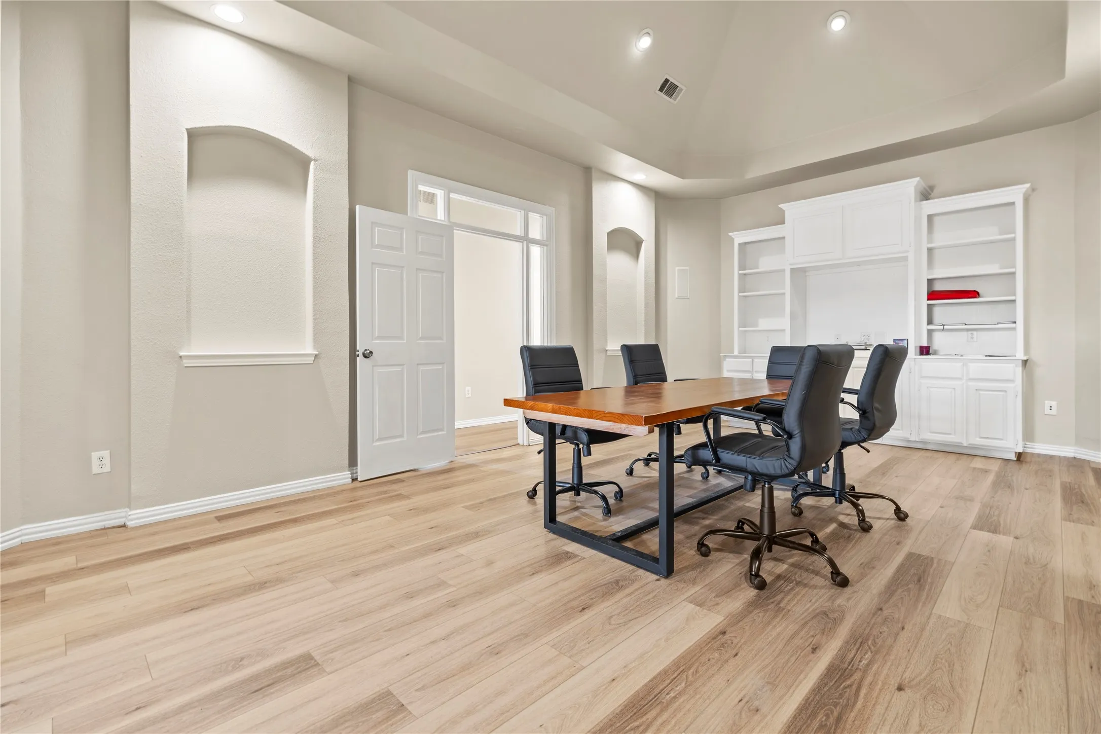 Office For Rent in Tarrant County , 2204 Park Springs Boulevard, Arlington, Texas 76013, 0, 0, Garage spaces, 0 Sqft, built in 1997, mls#21307708, Real Estate Agent in Arlington, Homes For Rent in Tarrant county, Homes For Rent in Arlington, Realtor in Arlington Texas, Real Estate Brokerage Independent Realty Texas, Luminita Cordes Realtor