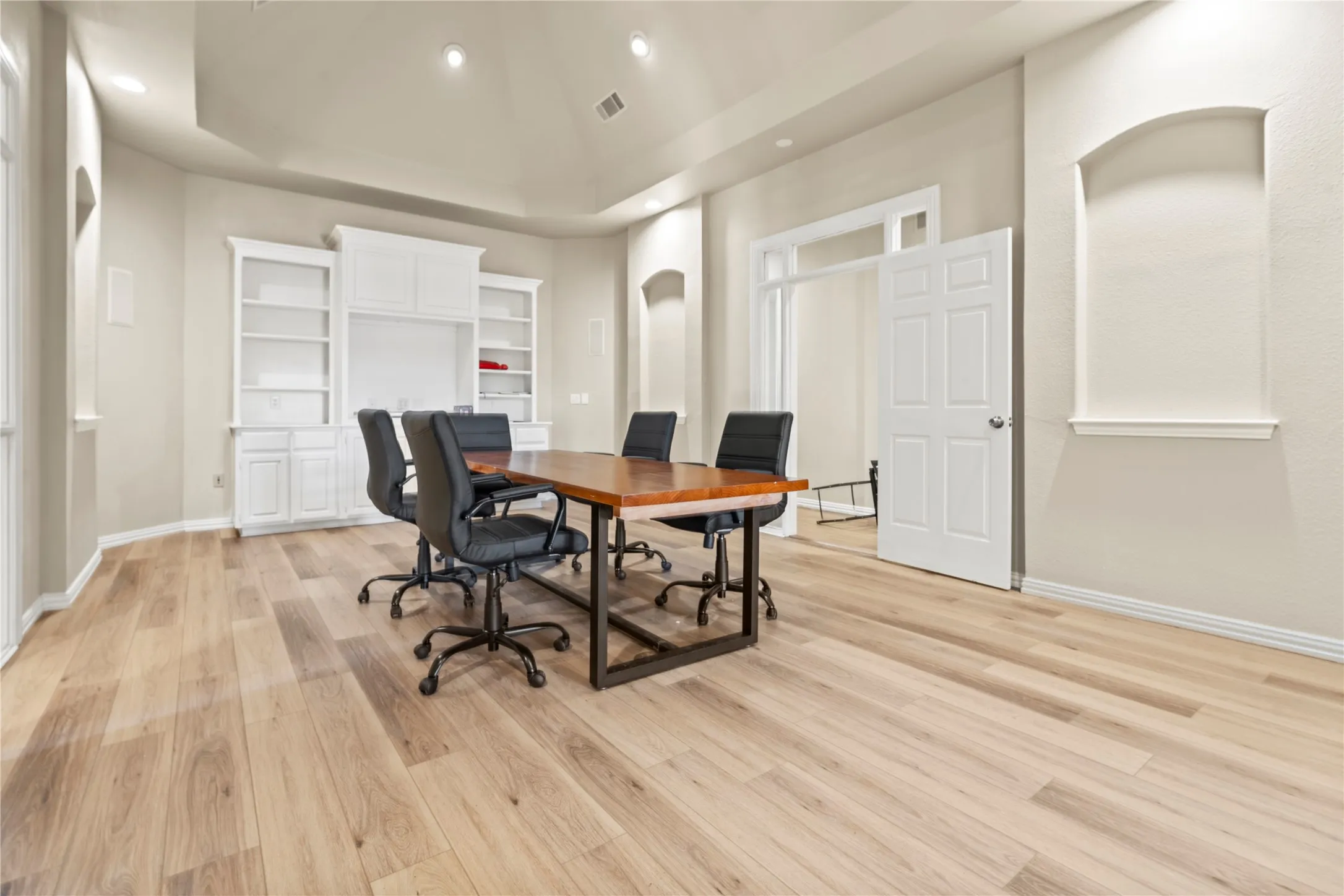 Office For Rent in Tarrant County , 2204 Park Springs Boulevard, Arlington, Texas 76013, 0, 0, Garage spaces, 0 Sqft, built in 1997, mls#21307708, Real Estate Agent in Arlington, Homes For Rent in Tarrant county, Homes For Rent in Arlington, Realtor in Arlington Texas, Real Estate Brokerage Independent Realty Texas, Luminita Cordes Realtor