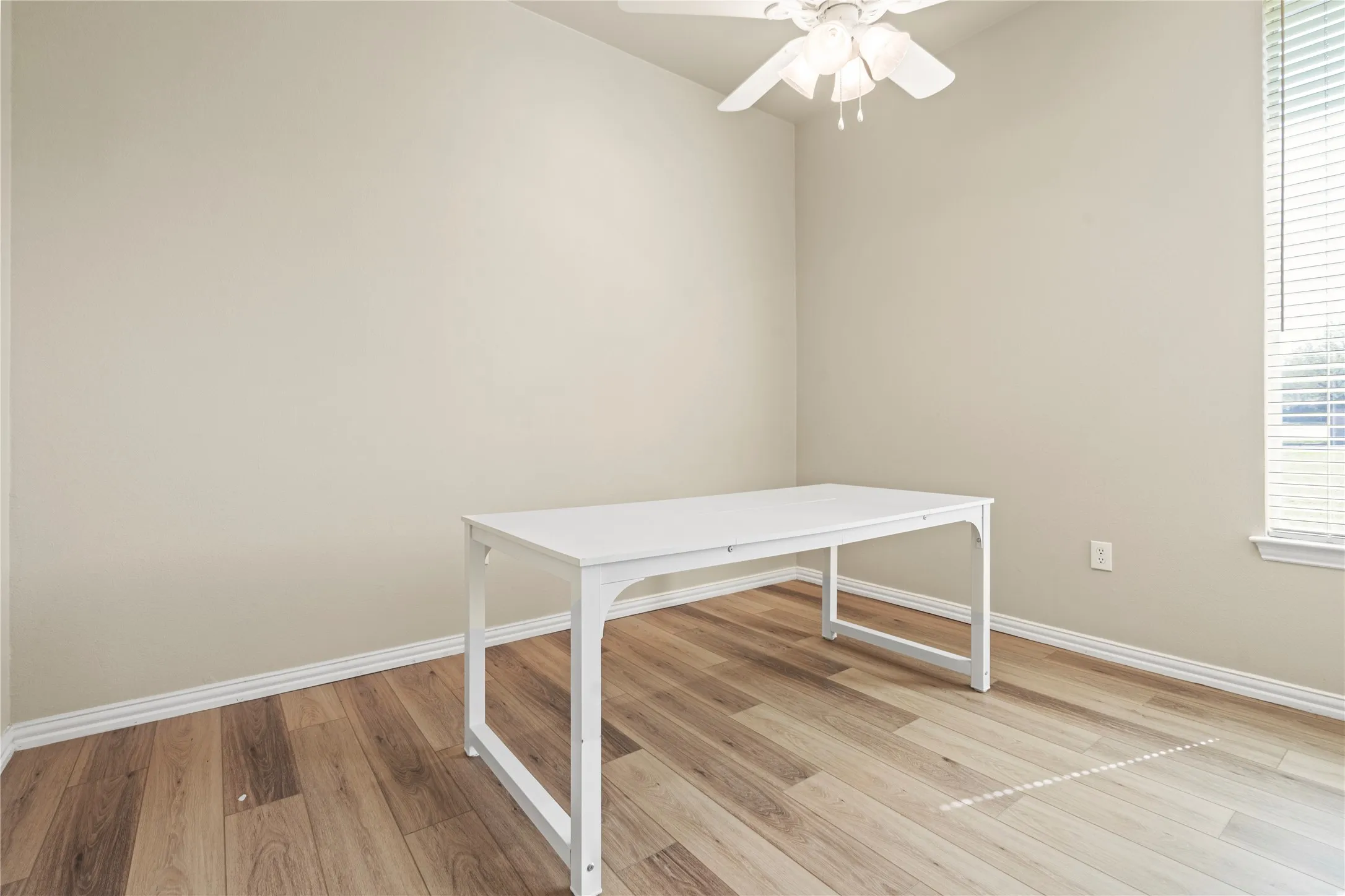 Office For Rent in Tarrant County , 2204 Park Springs Boulevard, Arlington, Texas 76013, 0, 0, Garage spaces, 0 Sqft, built in 1997, mls#21307708, Real Estate Agent in Arlington, Homes For Rent in Tarrant county, Homes For Rent in Arlington, Realtor in Arlington Texas, Real Estate Brokerage Independent Realty Texas, Luminita Cordes Realtor
