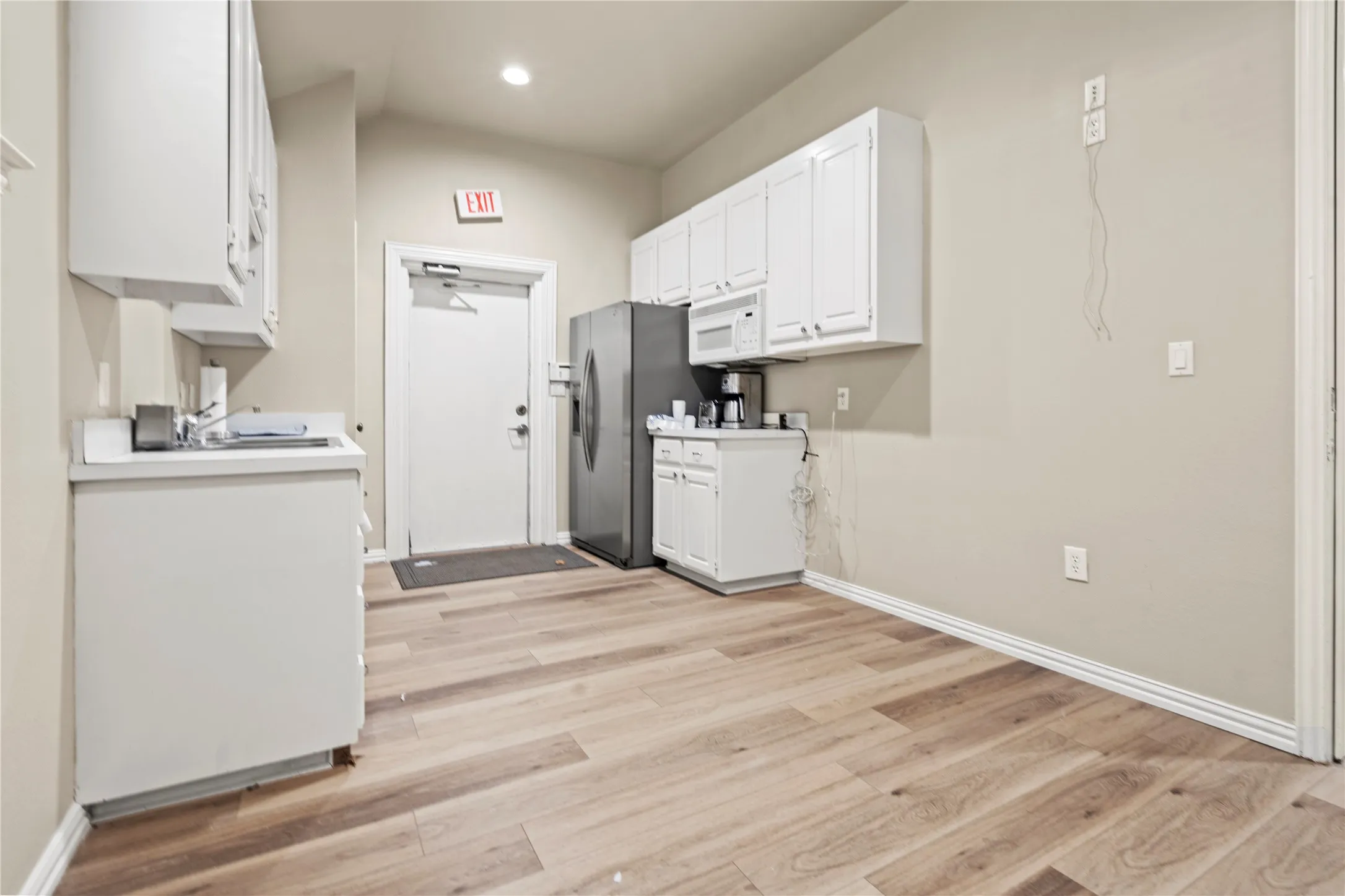 Office For Rent in Tarrant County , 2204 Park Springs Boulevard, Arlington, Texas 76013, 0, 0, Garage spaces, 0 Sqft, built in 1997, mls#21307708, Real Estate Agent in Arlington, Homes For Rent in Tarrant county, Homes For Rent in Arlington, Realtor in Arlington Texas, Real Estate Brokerage Independent Realty Texas, Luminita Cordes Realtor
