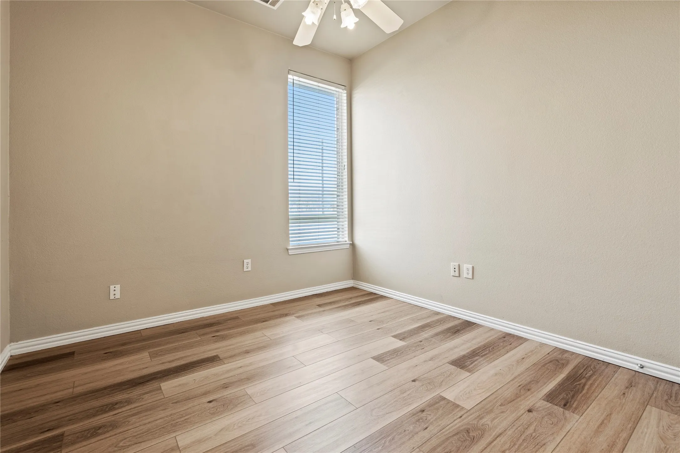 Office For Rent in Tarrant County , 2204 Park Springs Boulevard, Arlington, Texas 76013, 0, 0, Garage spaces, 0 Sqft, built in 1997, mls#21307708, Real Estate Agent in Arlington, Homes For Rent in Tarrant county, Homes For Rent in Arlington, Realtor in Arlington Texas, Real Estate Brokerage Independent Realty Texas, Luminita Cordes Realtor