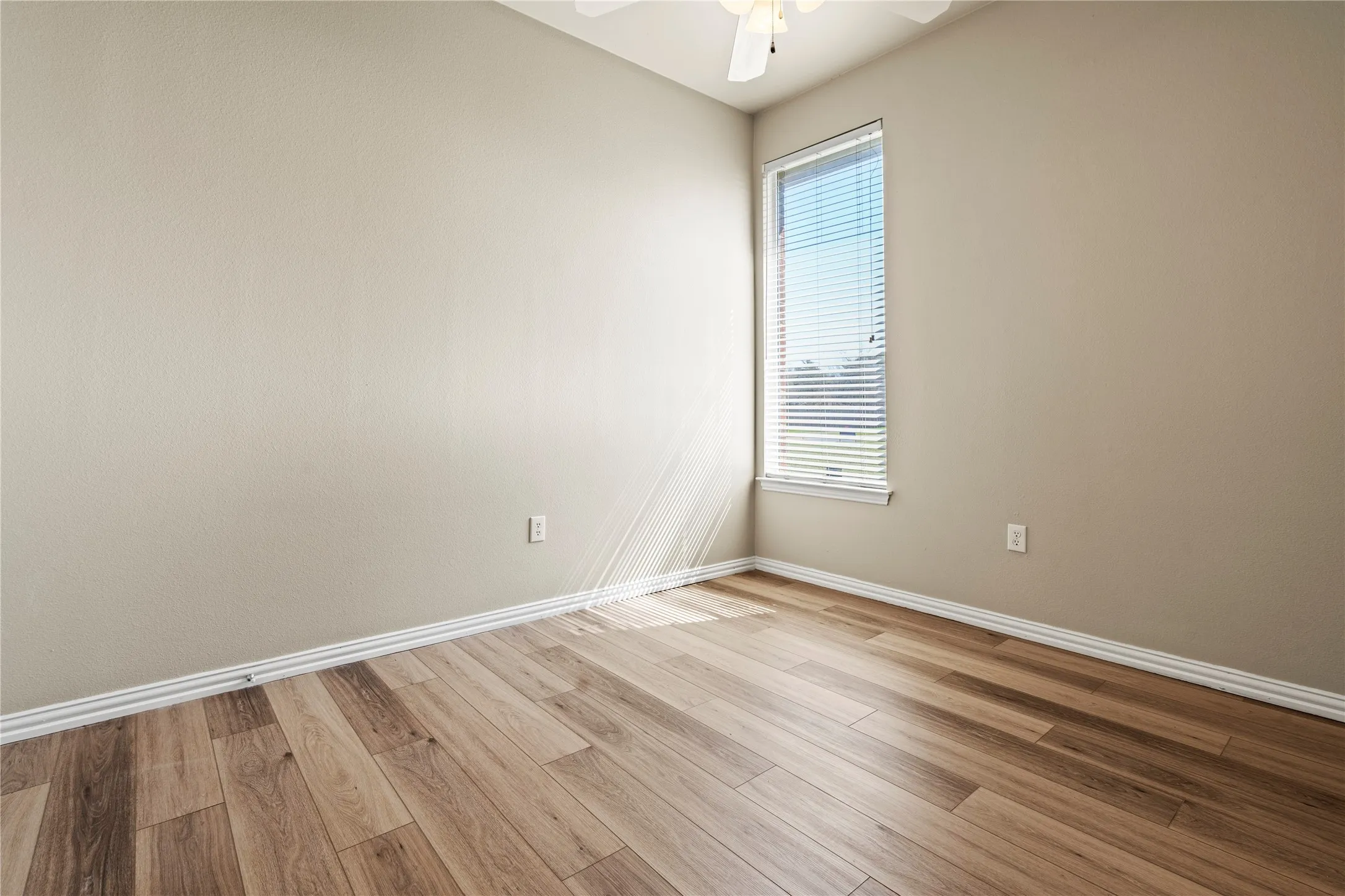 Office For Rent in Tarrant County , 2204 Park Springs Boulevard, Arlington, Texas 76013, 0, 0, Garage spaces, 0 Sqft, built in 1997, mls#21307708, Real Estate Agent in Arlington, Homes For Rent in Tarrant county, Homes For Rent in Arlington, Realtor in Arlington Texas, Real Estate Brokerage Independent Realty Texas, Luminita Cordes Realtor